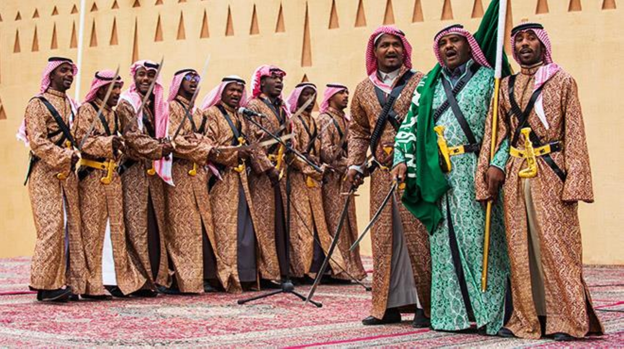 "حظر" العرضة السعودية في عدة مواقع.. و"الإذن" شرط للمشاركة في مناسباتها