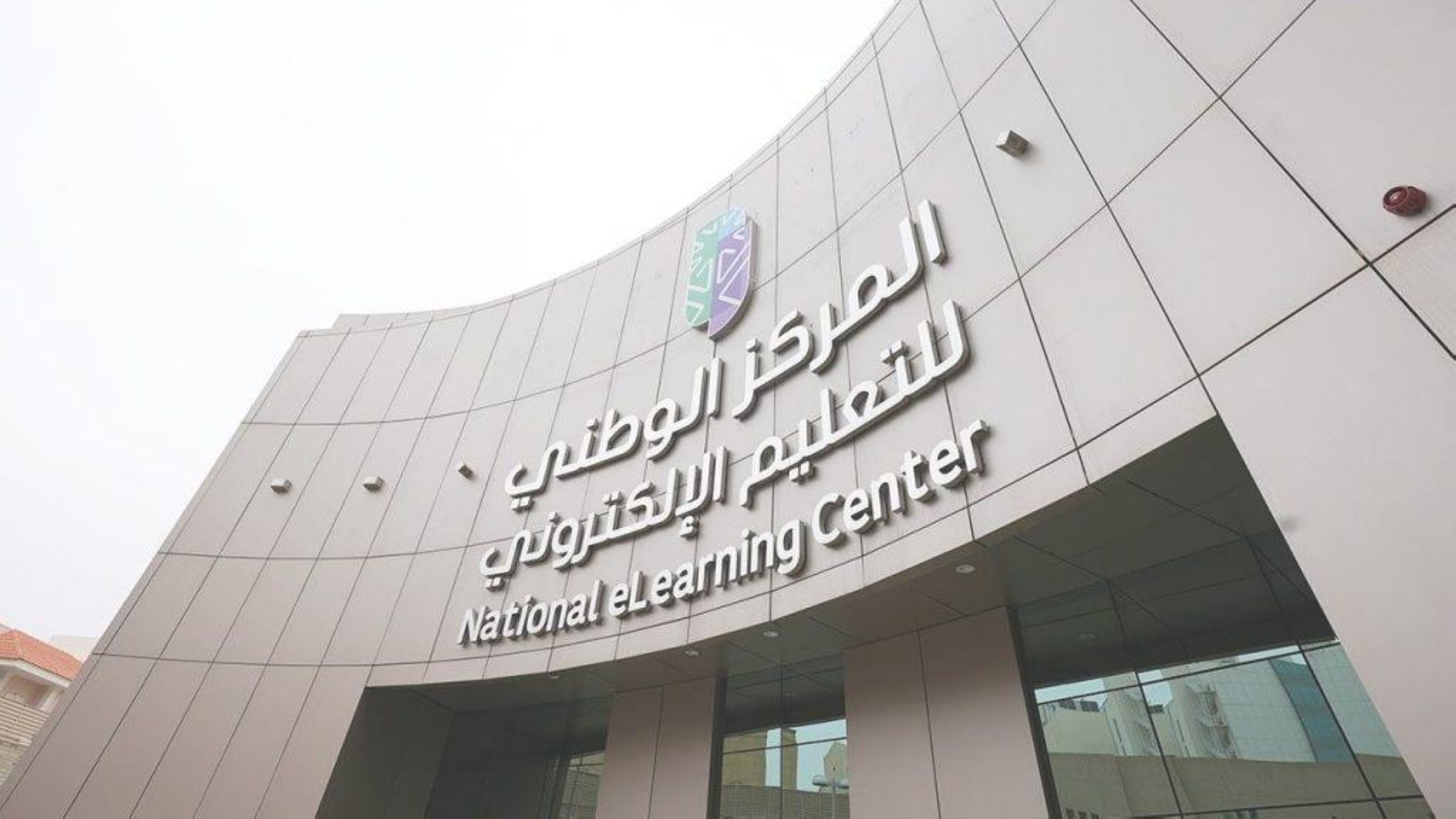 "التعليم الإلكتروني": اجتياز 1400 اختبار للشهادات المهنية الاحترافية