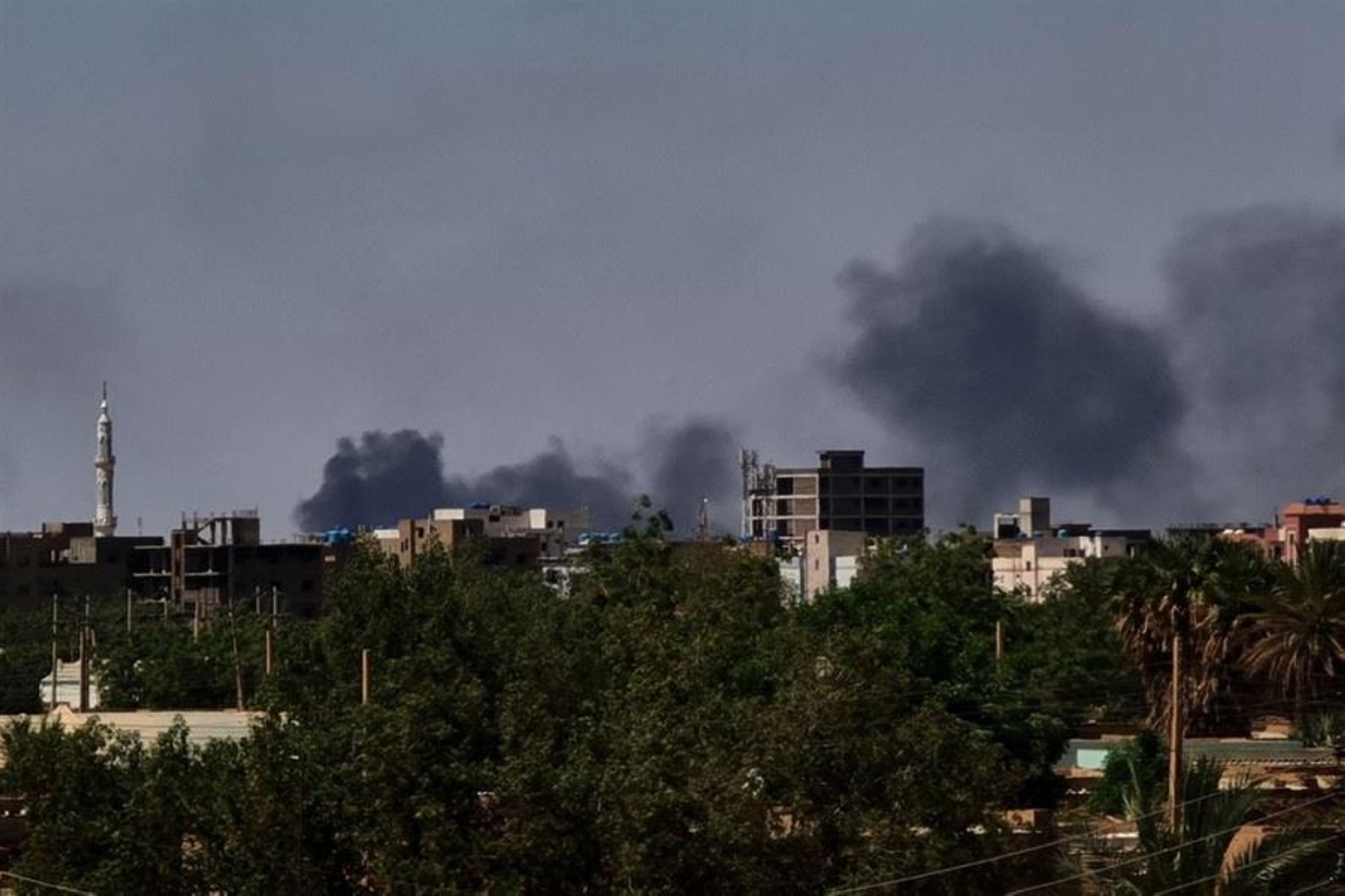 السودان: تجدد إطلاق النار بالخرطوم.. و"الدعم السريع" يؤكد المشاركة في محادثات جدة