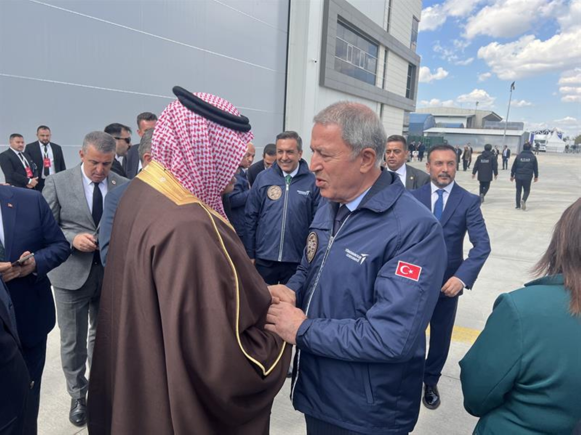 مساعد وزير الدفاع يزور تركيا ويبحث التعاون في الصناعات الدفاعية