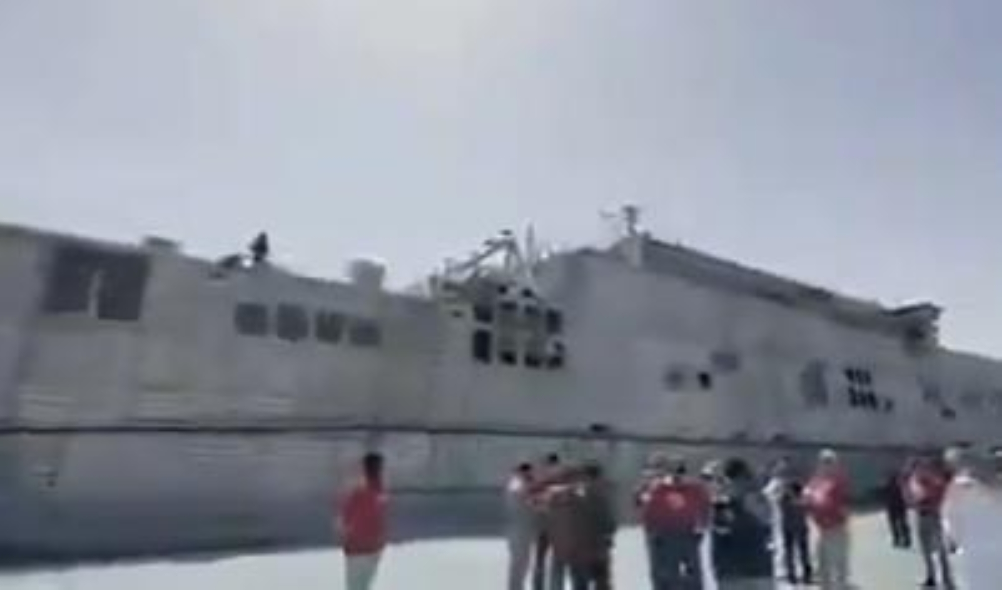 وصول سفينة أميركية إلى جدة تحمل 308 أشخاص وطائرة هندية على متنها 135