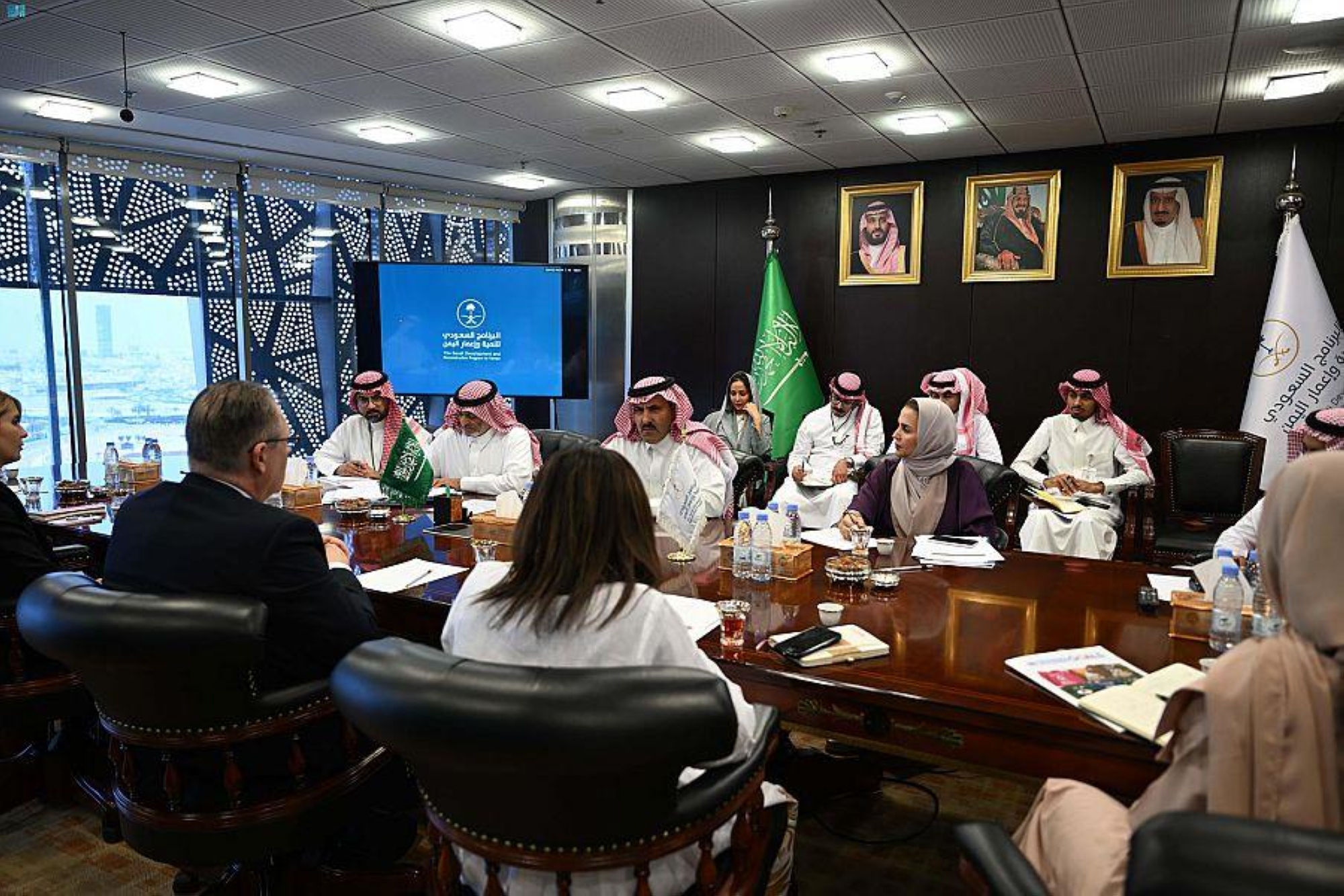 "آل جابر" يبحث مع "الأمم المتحدة" أهمية تنسيق الجهود والأعمال التنموية في اليمن