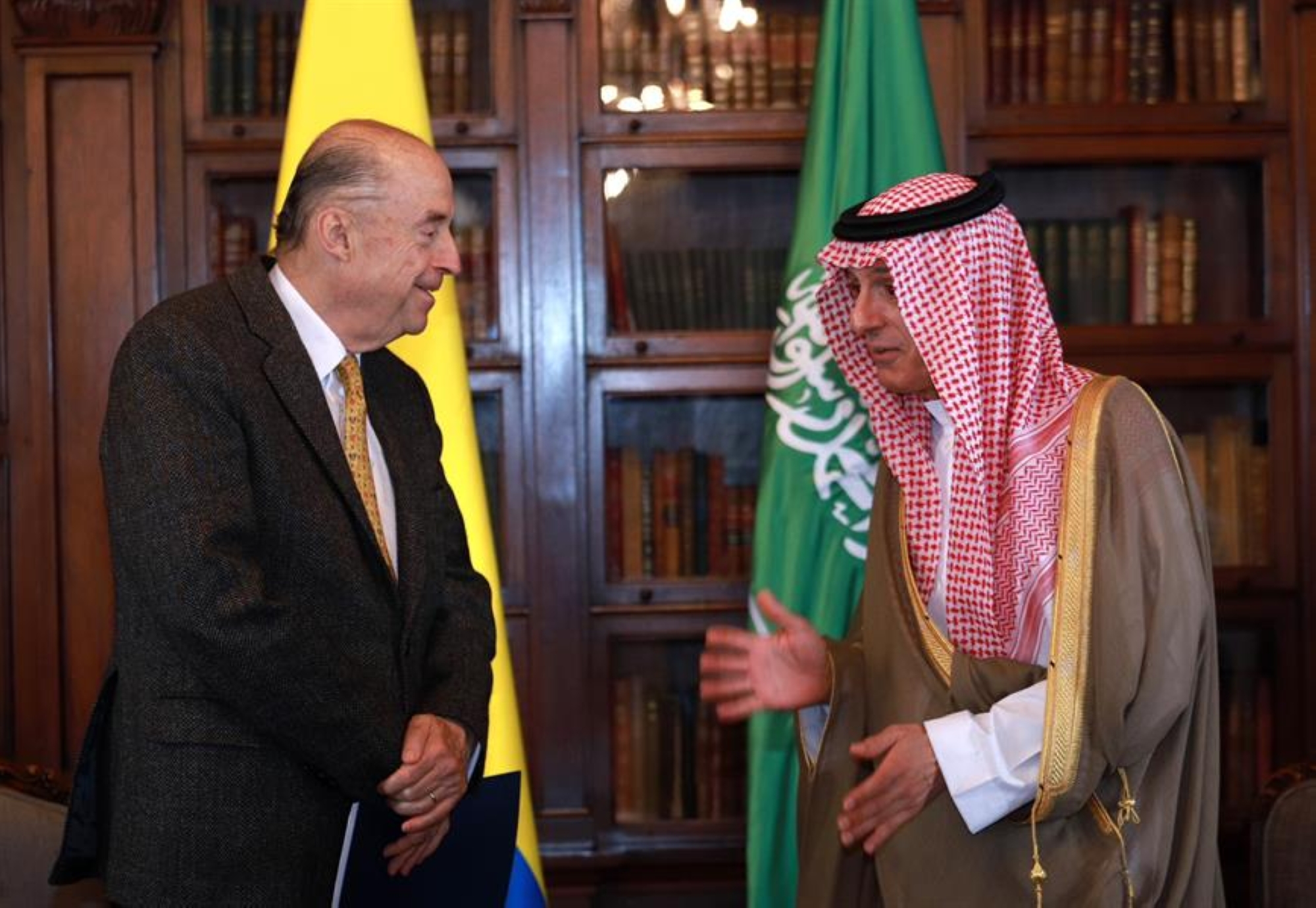 الجبير يبحث مع وزير خارجية كولومبيا تعزيز العلاقات بين البلدين