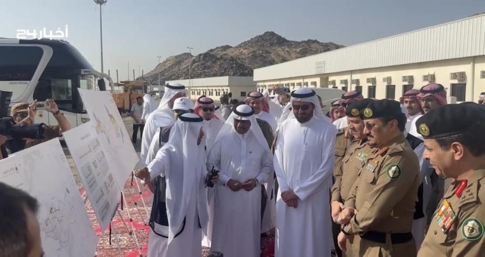 "على رأسهم" وزير الحج.. 10 آلاف موظف ينفذون تجربة فرضية بــ"التفويج"