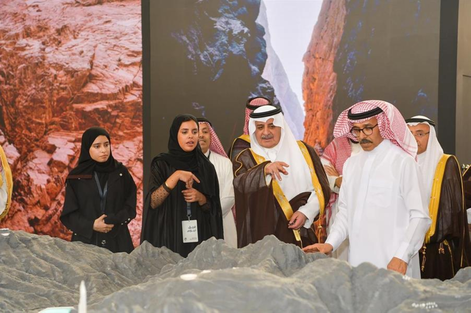 "ملتقى تبوك" يستحضر "نيوم".. وأمير المنطقة: طموح ولي العهد يتحقق