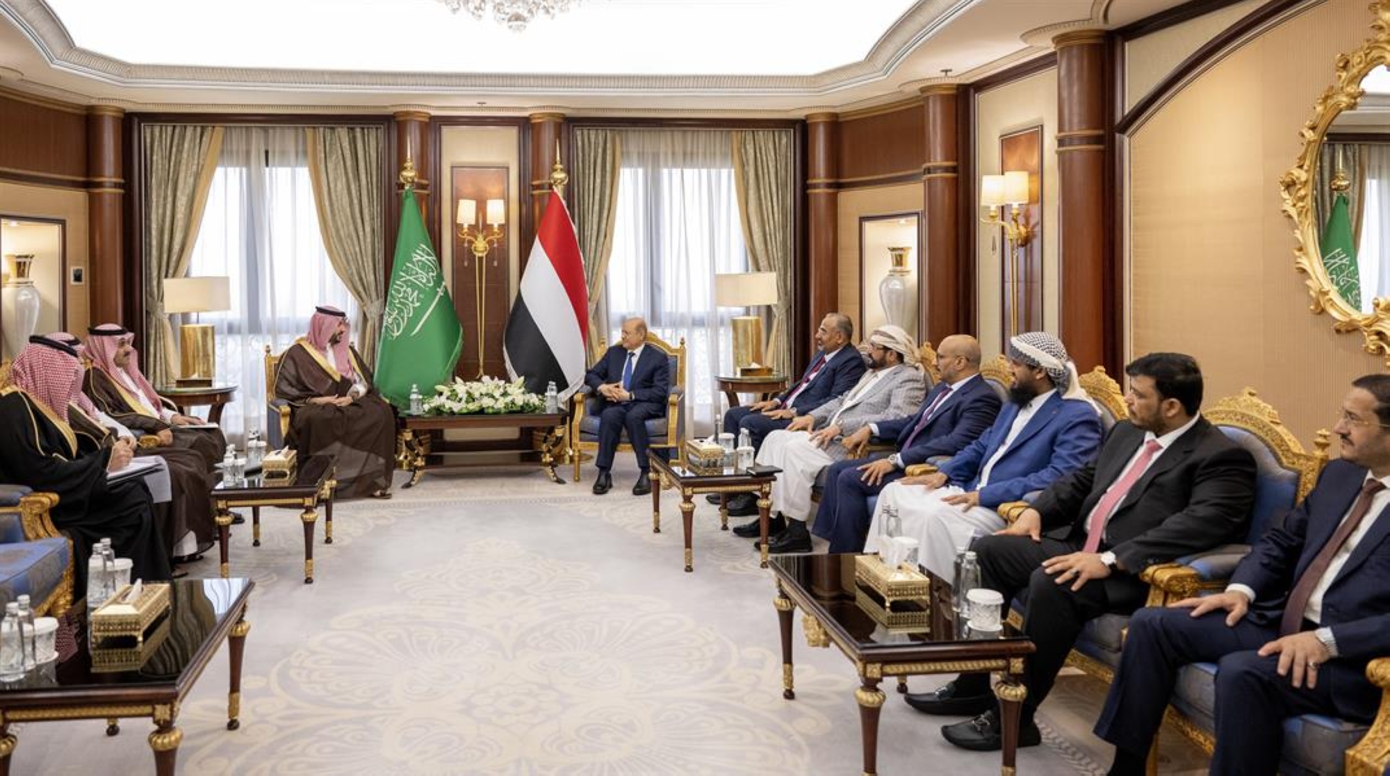 خالد بن سلمان بعد لقاء العليمي: ندعم "سلام" اليمن