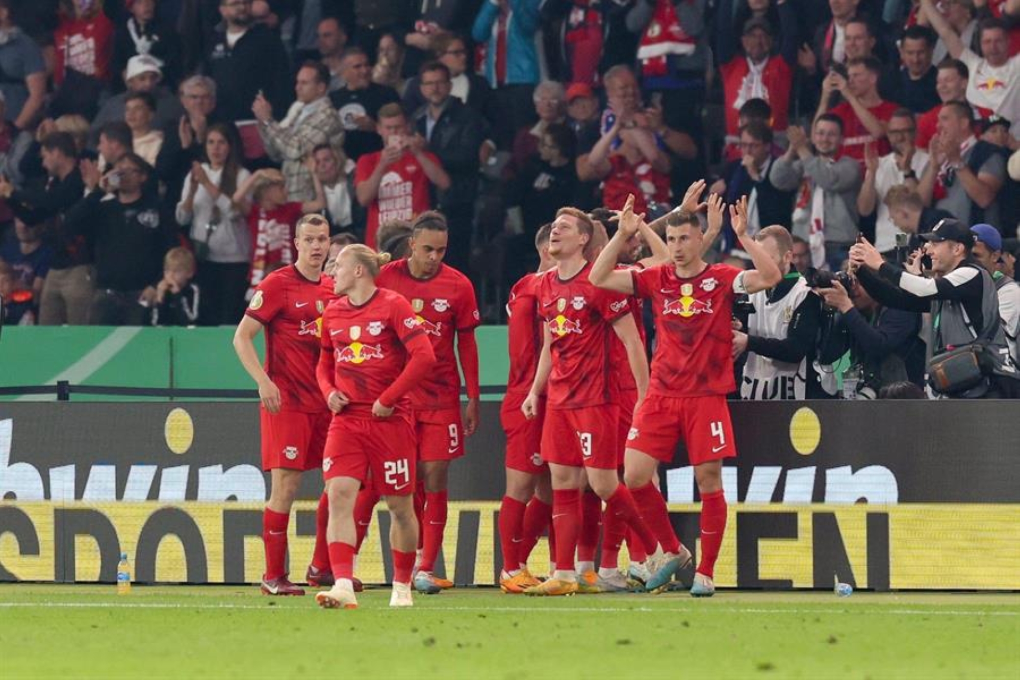 لايبزيج يحتفظ بكأس ألمانيا بعد الفوز على أينتراخت فرانكفورت