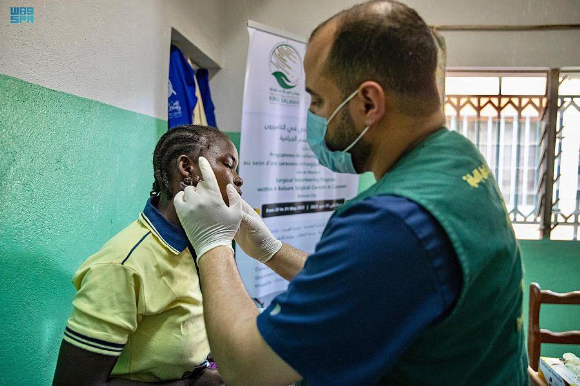 "سلمان للإغاثة" يعين اليمن وأفغانستان.. ويداوي جراح الكاميرون