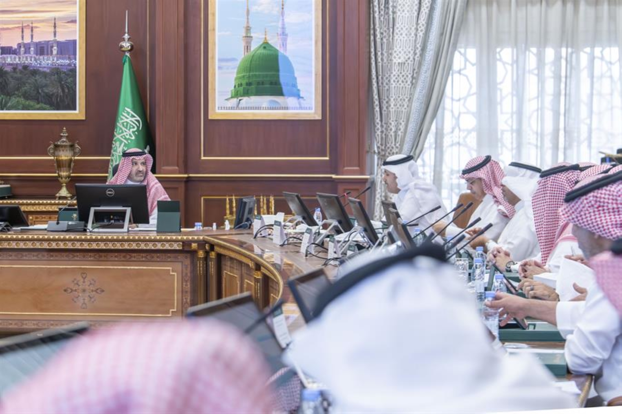 بـ243 مليون ريال.. أمير "المدينة" يدشّن 7 مشروعات تنموية للطرق