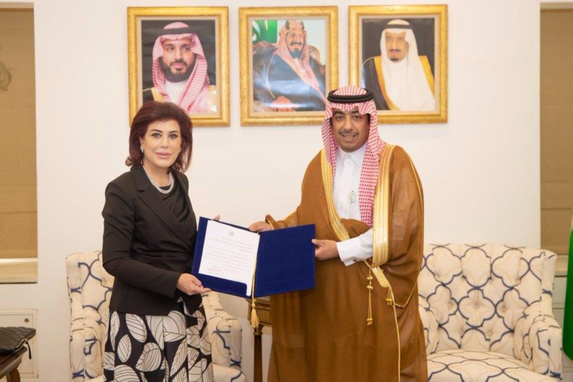 "الخارجية" تتسلم أوراق اعتماد سفيرة العراق الجديدة