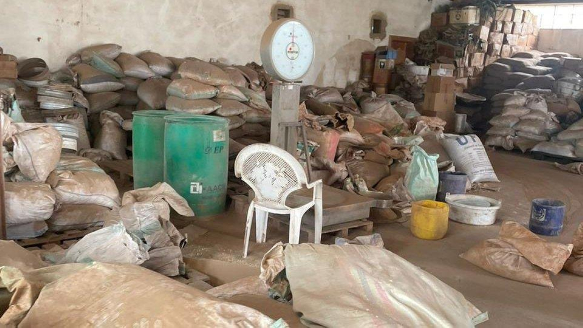 ضبط مستودع عشوائي لتصنيع البخور بمكة