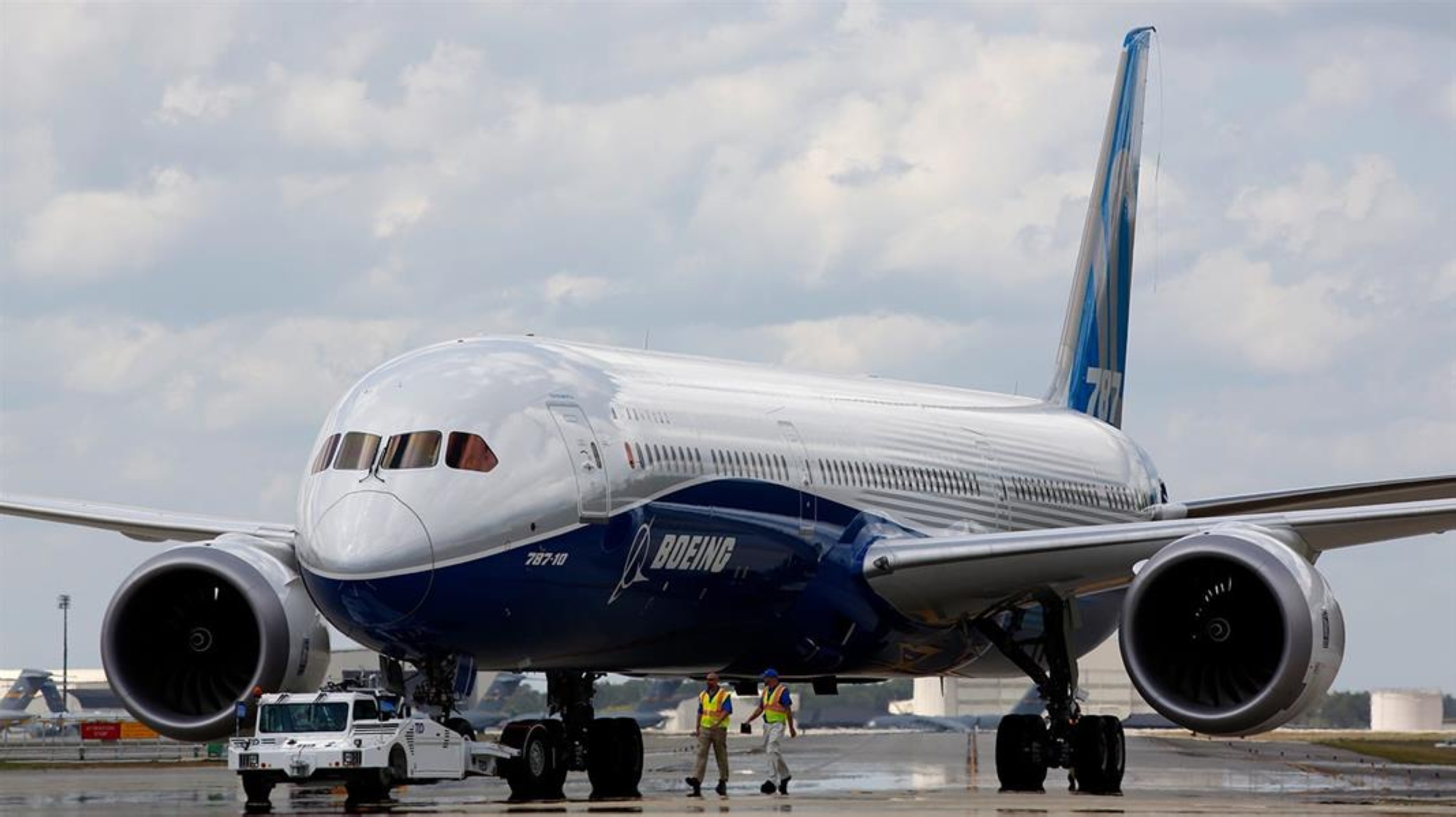 "بوينج" تكتشف عيباً في 90 طائرة "دريملاينر 787"