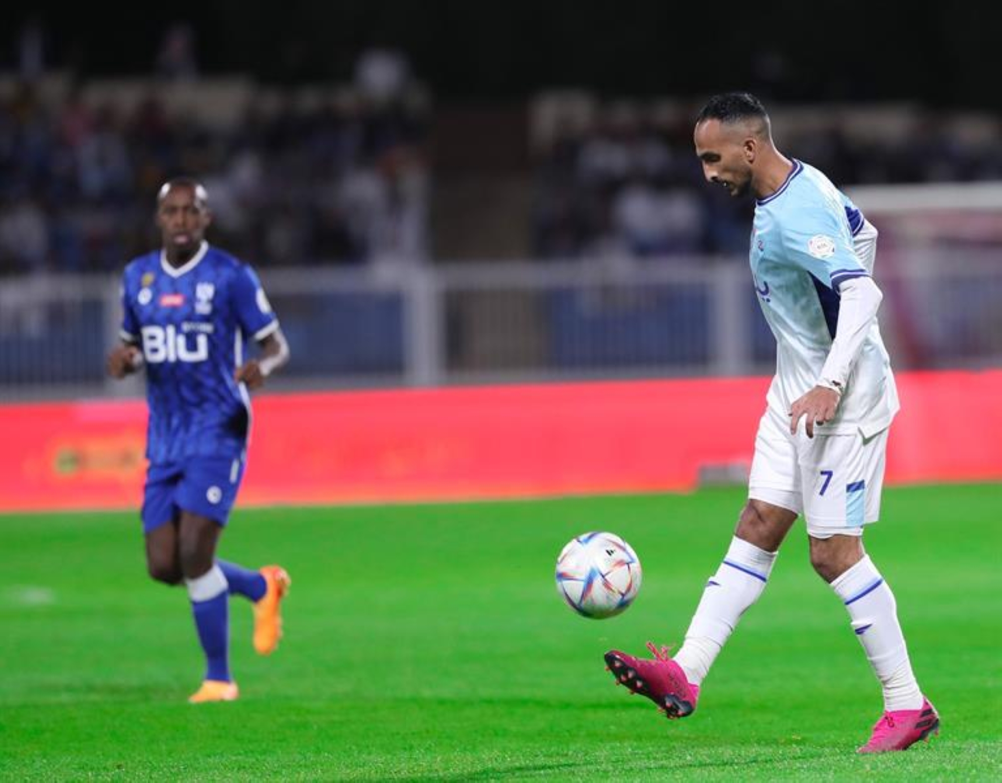 صالح العمري يُلمح لإتمام إجراءات تعاقده مع الاتحاد