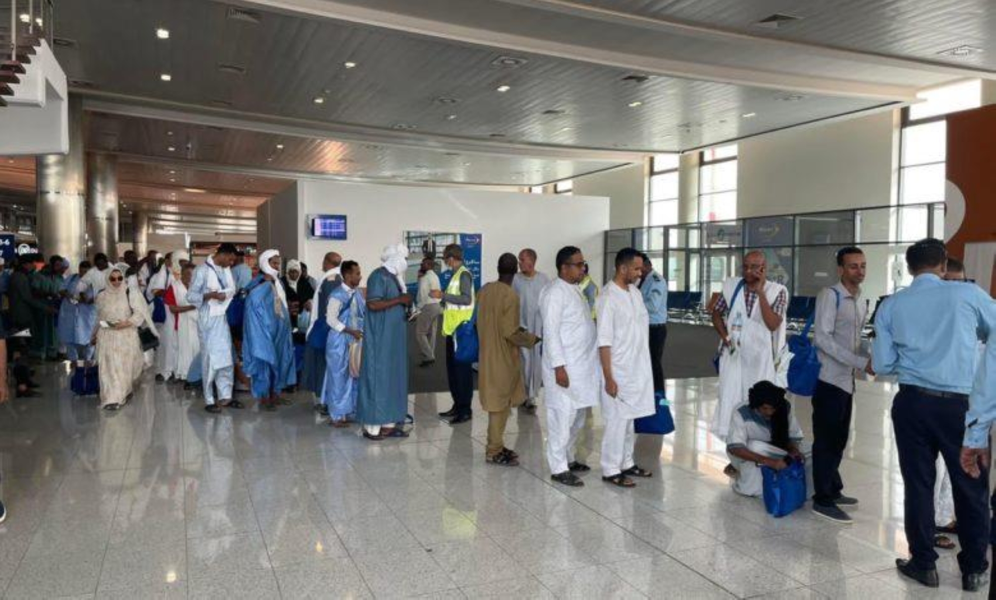 أول فوج من "حجاج مالي" يتوجه إلى المملكة