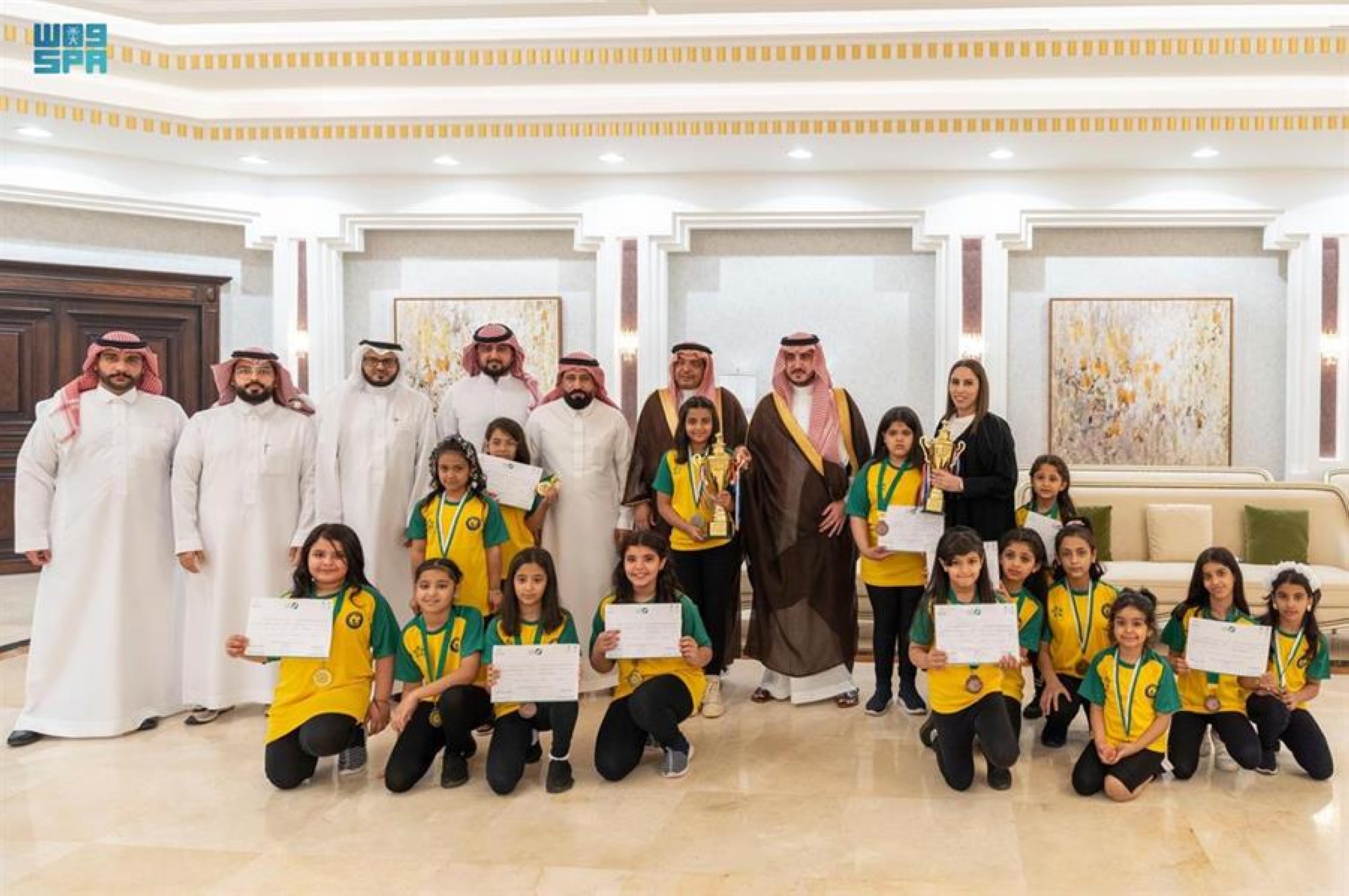 أمير الجوف يشيد بتطور الرياضة النسائية
