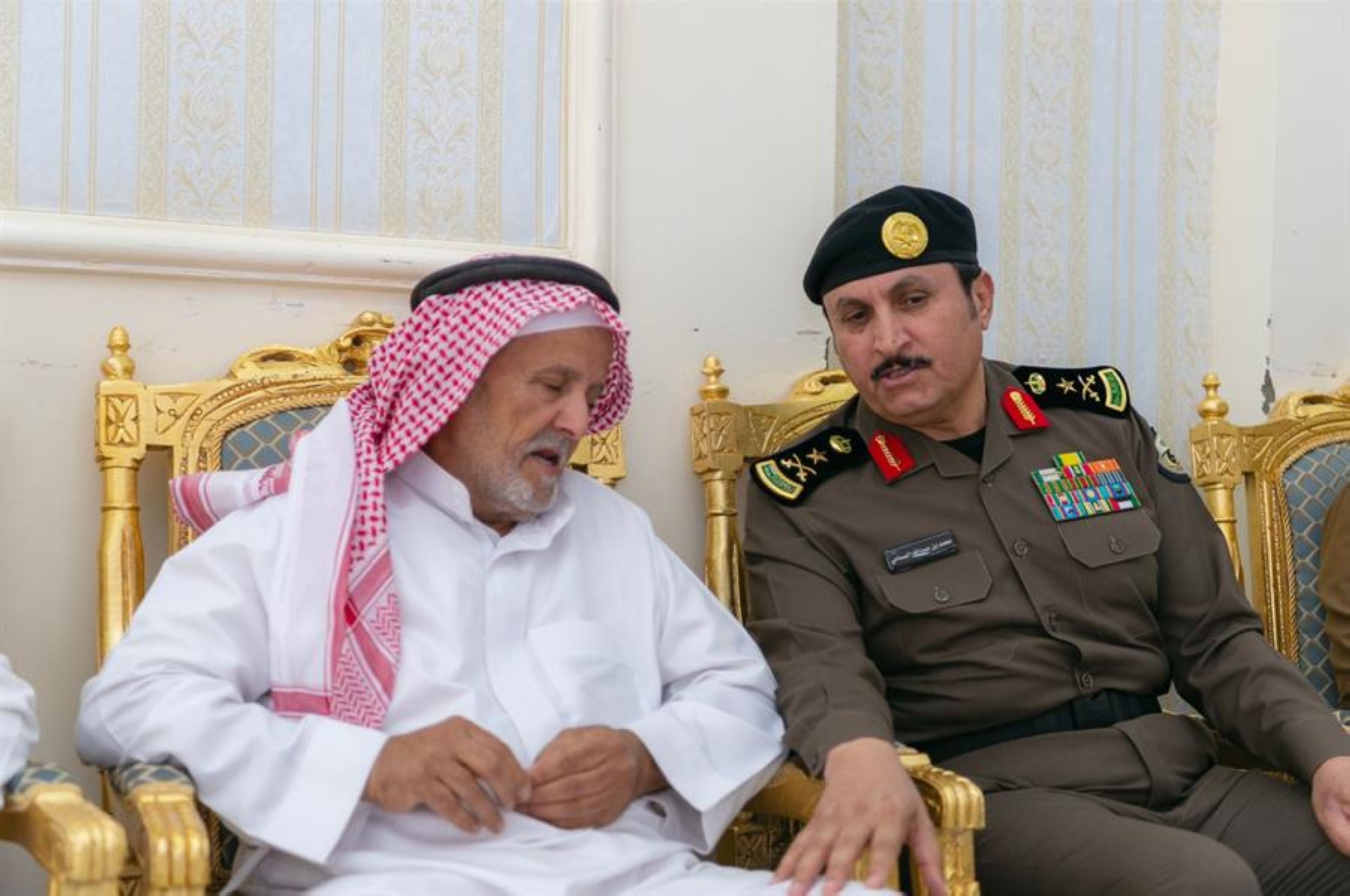 البسامي ينقل تعازي القيادة ووزير الداخلية بالشهيد "الفريح"