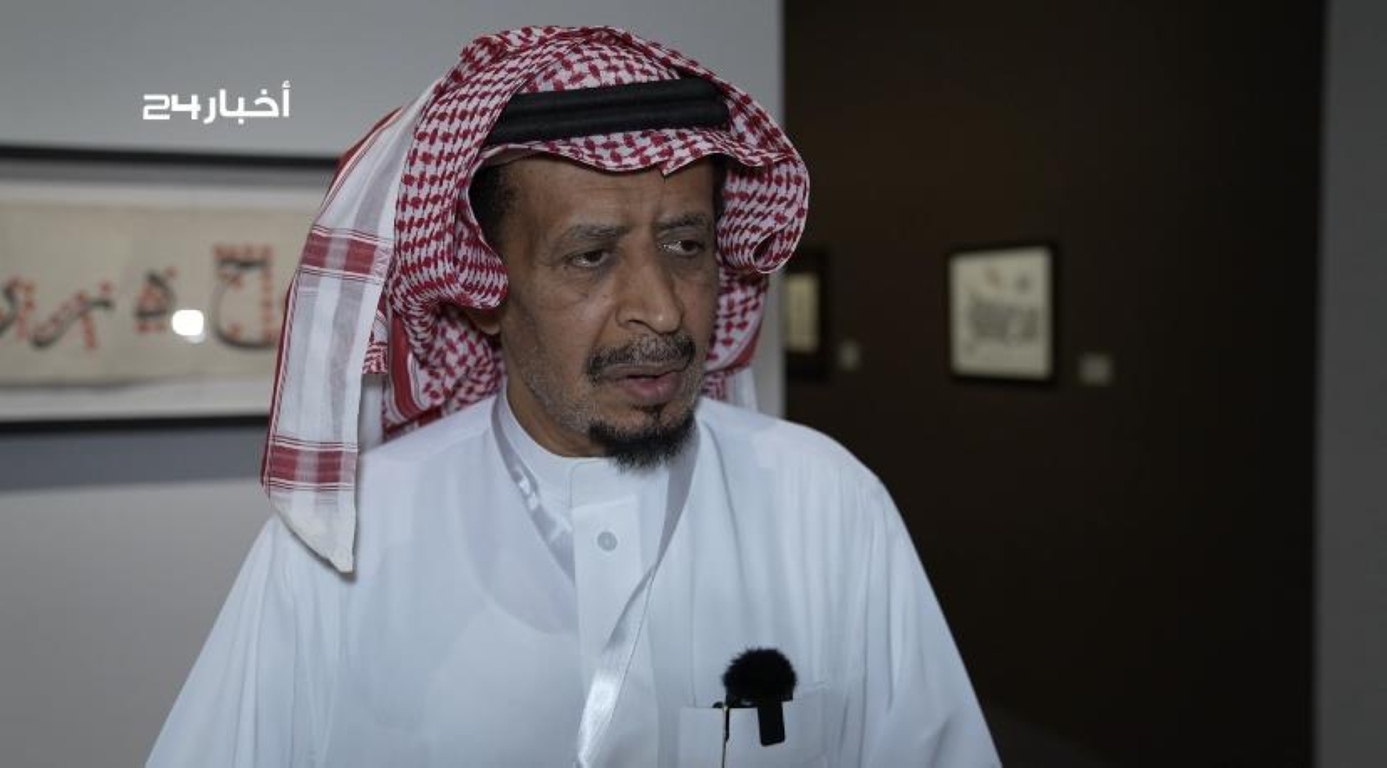 "الميمون".. خطاطٌ نقش اسمه بصفحات التاريخ لـ"50 عاماً"