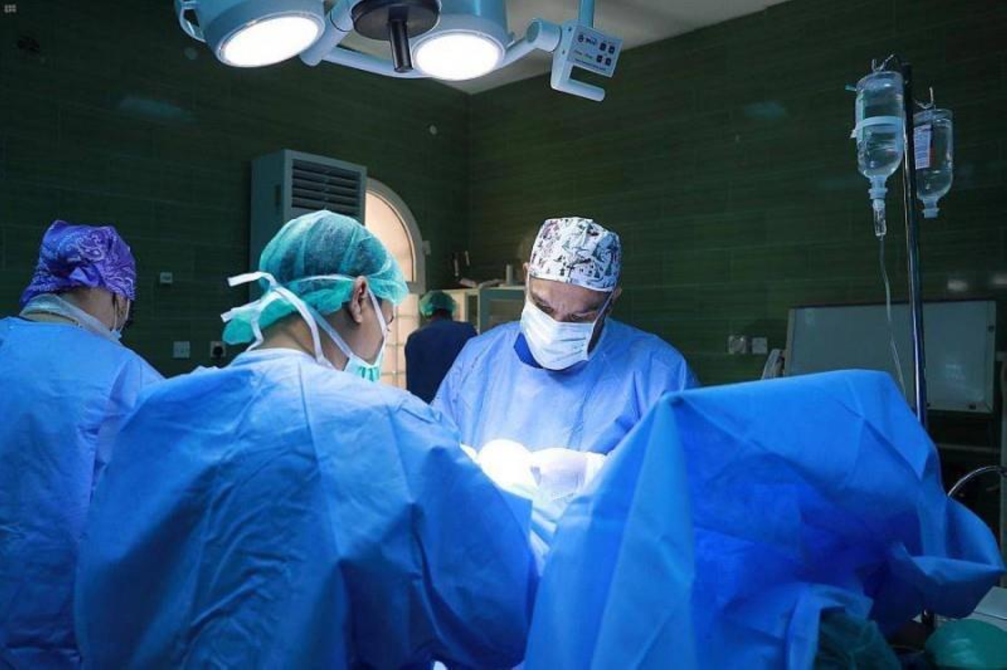 استئصال البروستات لـ"ثمانيني" بعد تضخمها 12 ضعفًا