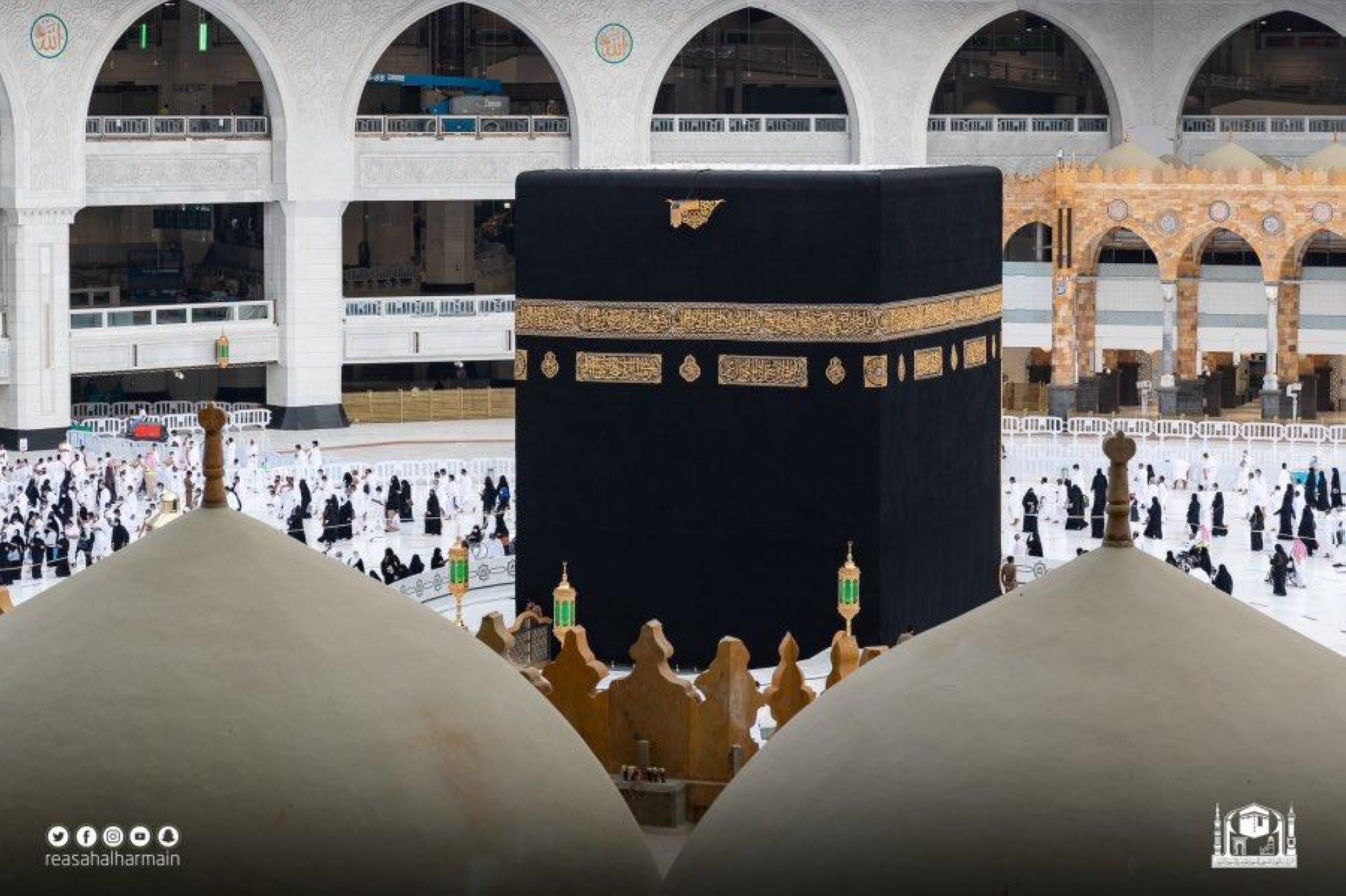 تنظيف سطح الكعبة باستخدام الذكاء الاصطناعي