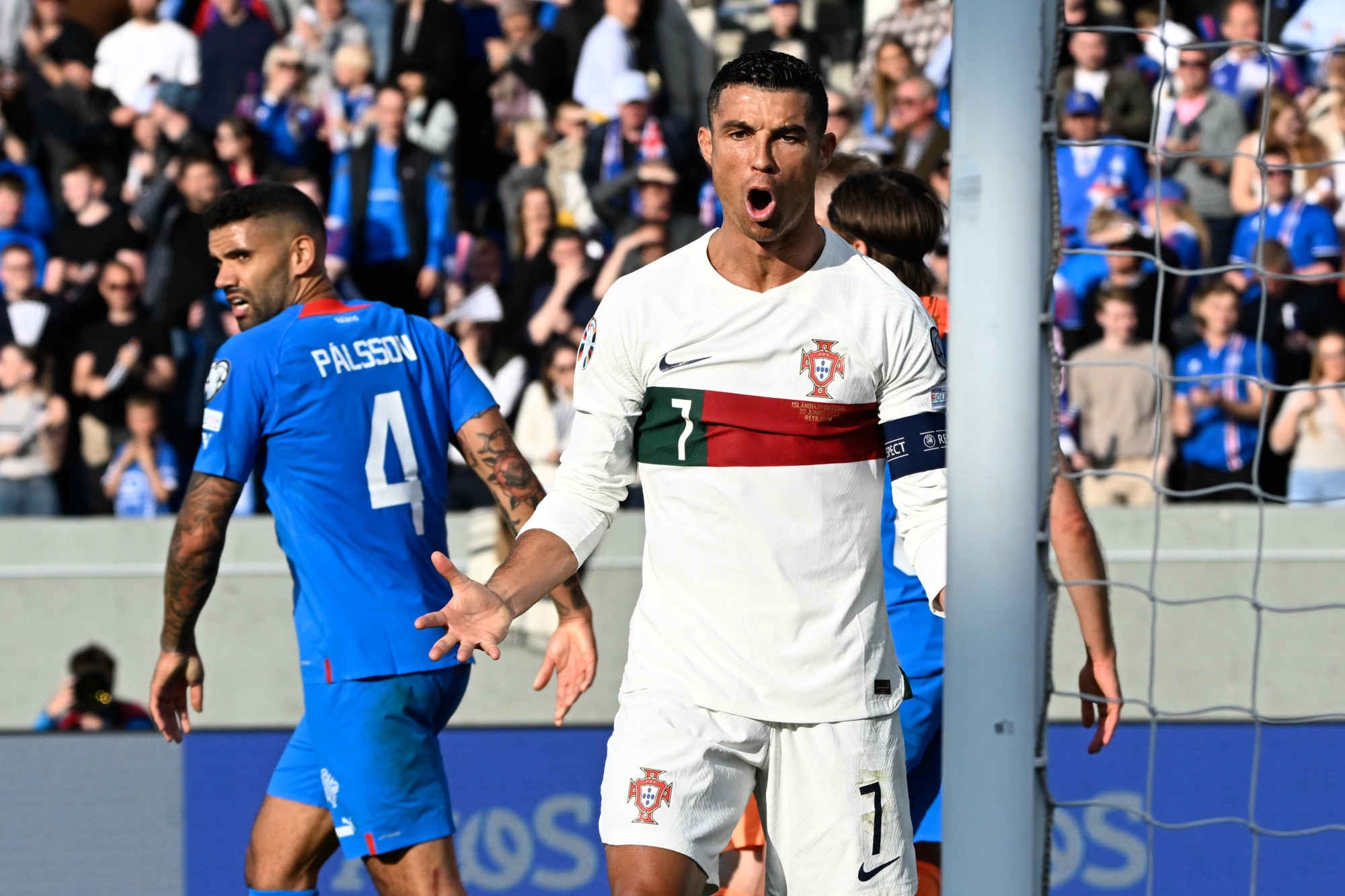 رونالدو يقود البرتغال للفوز على آيسلندا