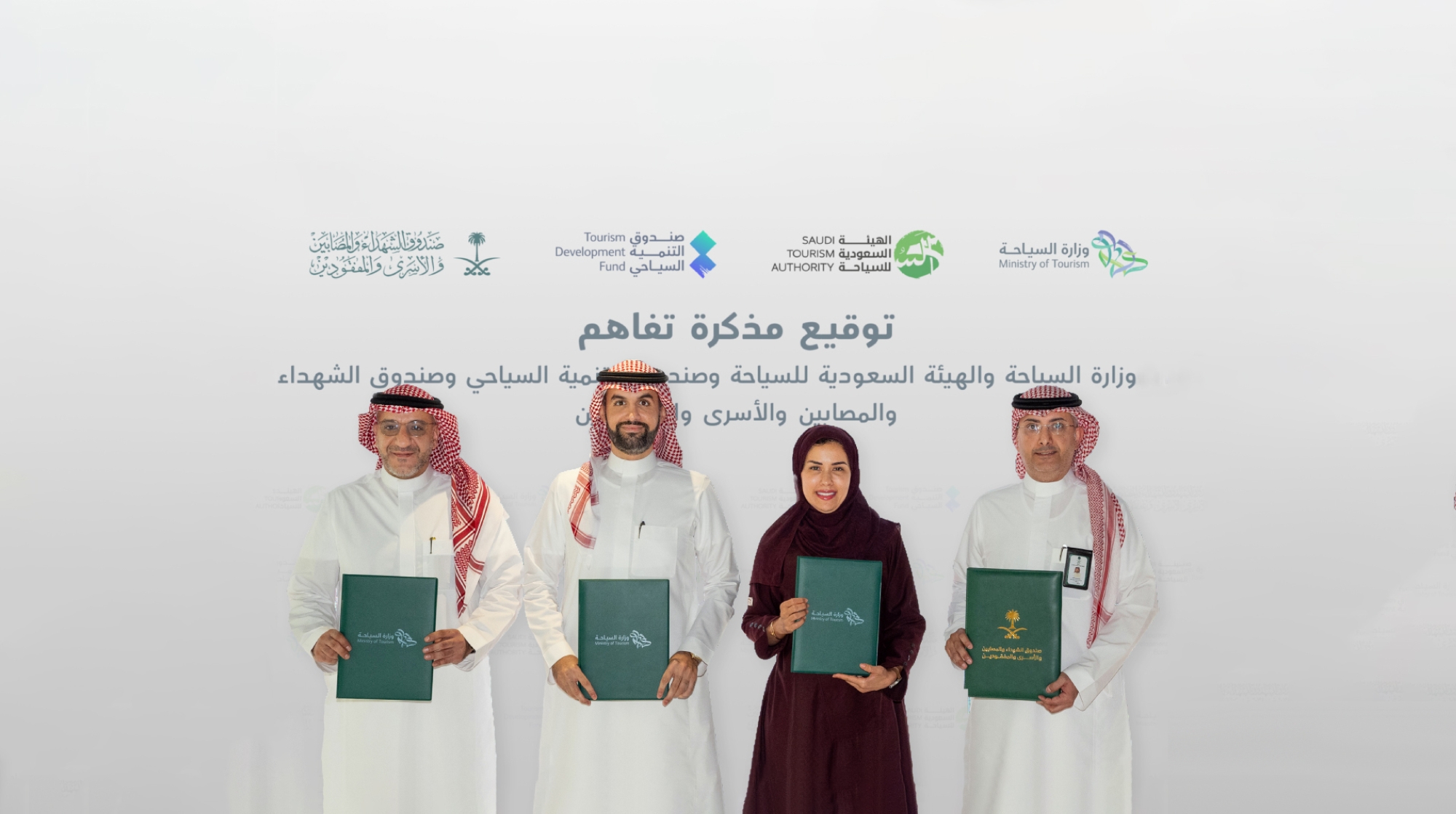 دعم صندوق الشهداء بـ"التدريب والتوظيف"