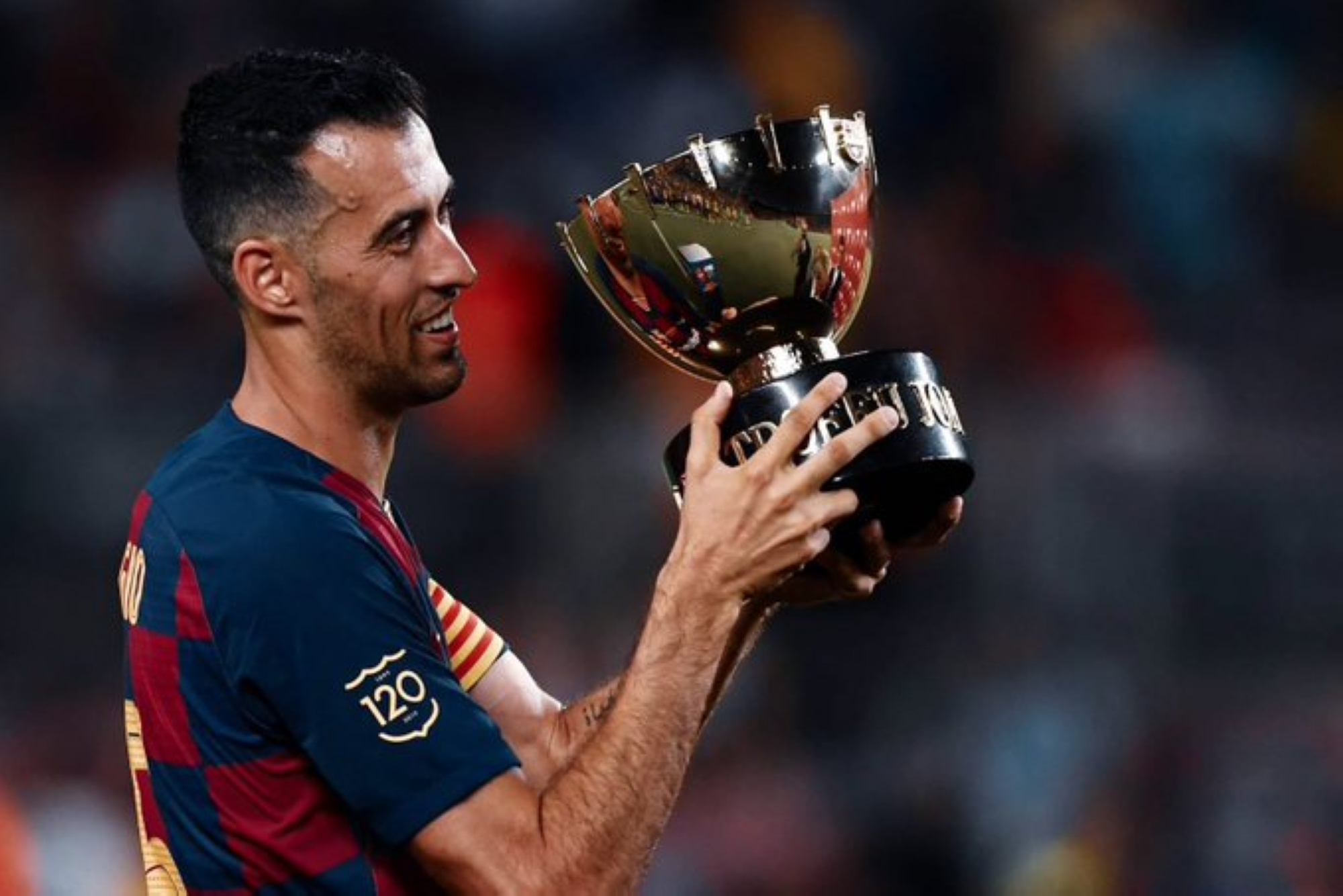 الأهلي يطالب بوسكيتس بانتظار عرضه الجديد