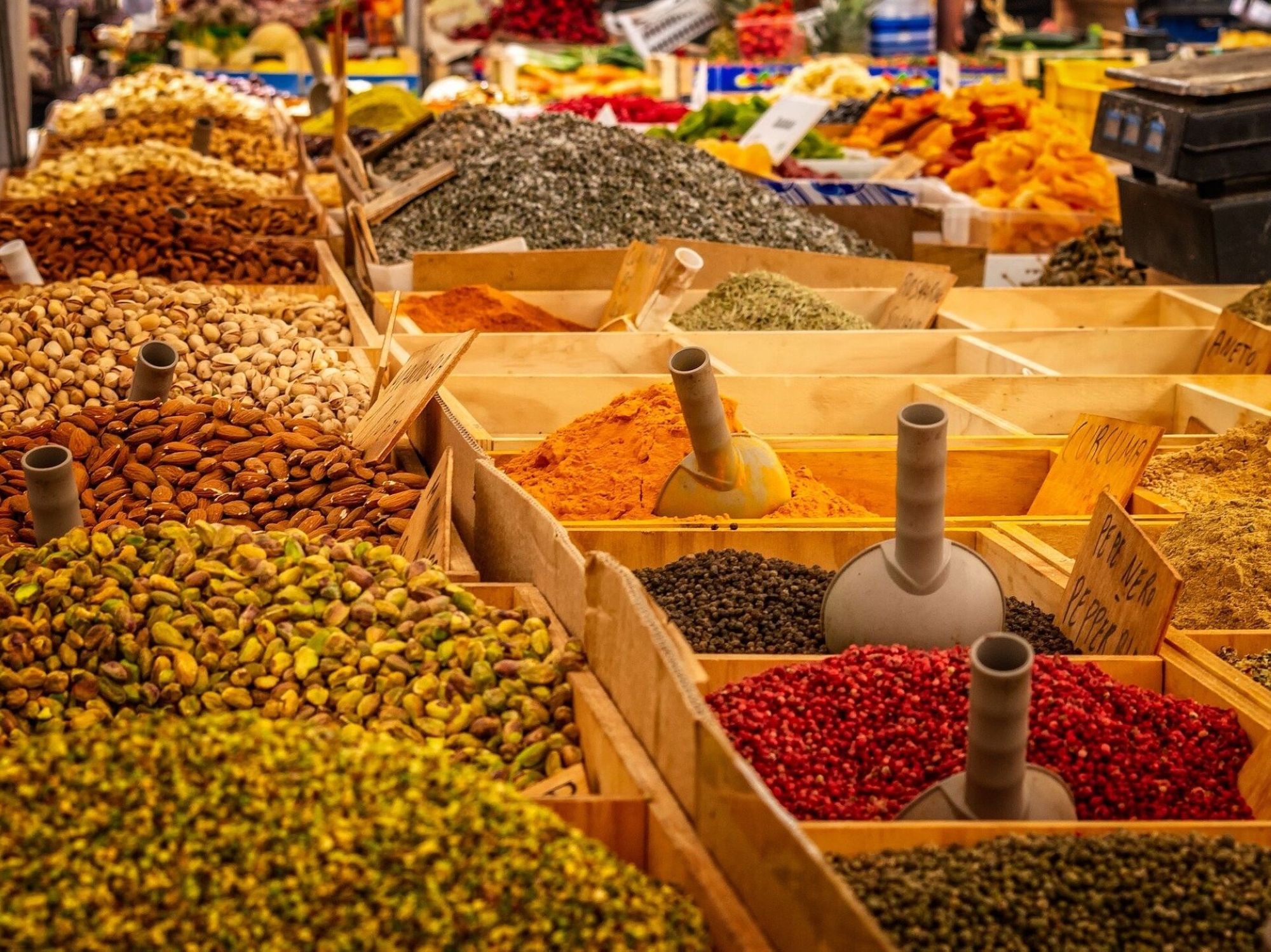 ضبط مستودع "غشّ بهارات" بالأحساء