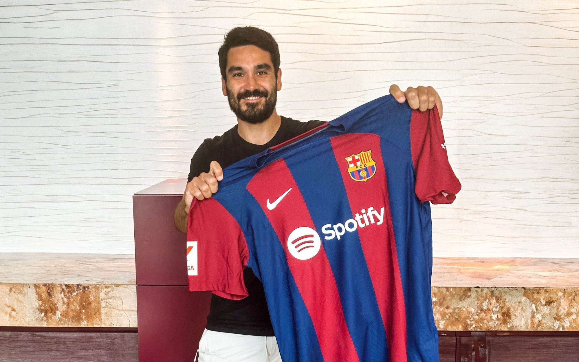 رسميًا.. برشلونة يعلن تعاقده مع جوندوجان