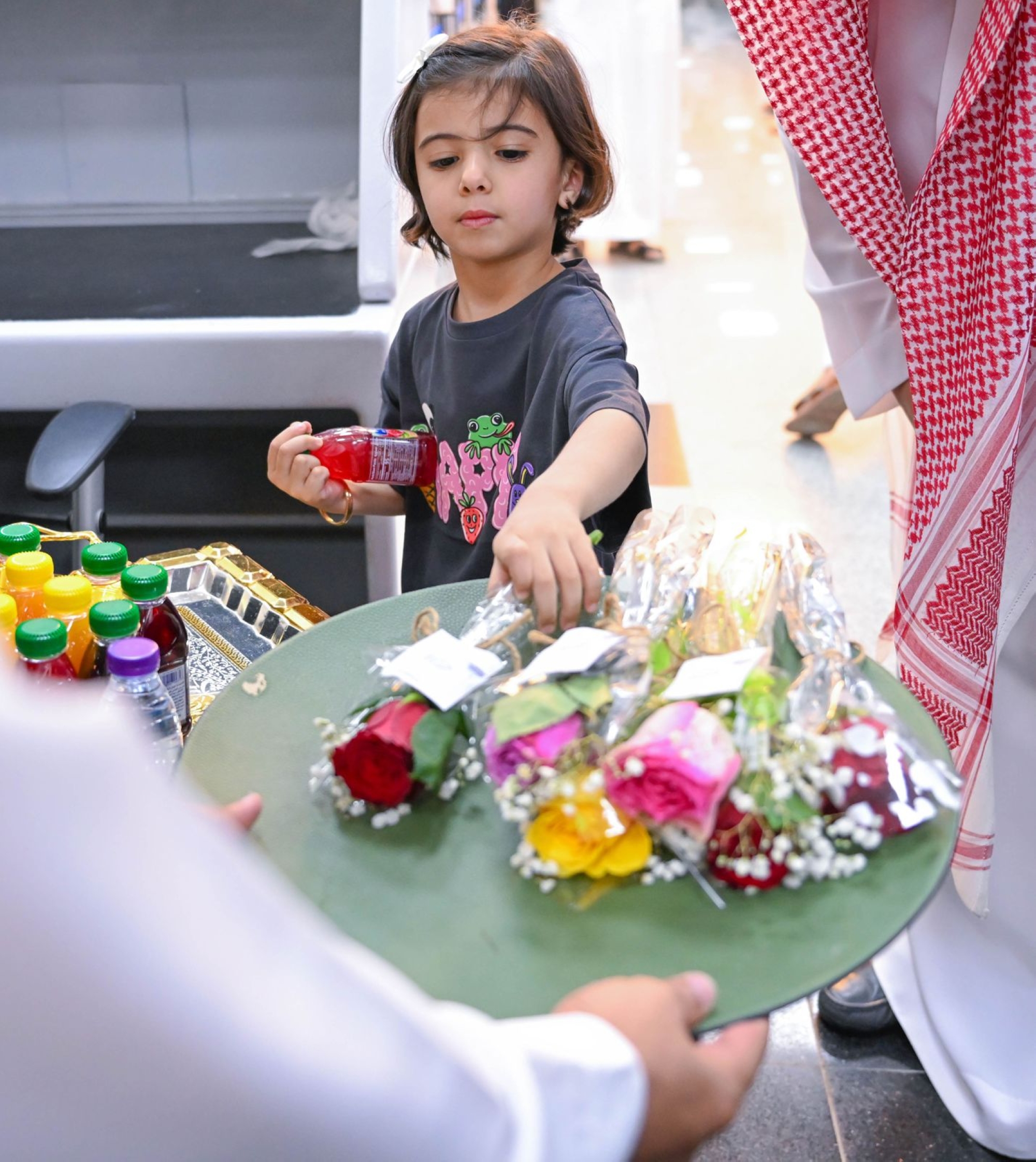 "أمير الشمالية" يتكفل بحج 22 من أبطال "الأمن" وذويهم