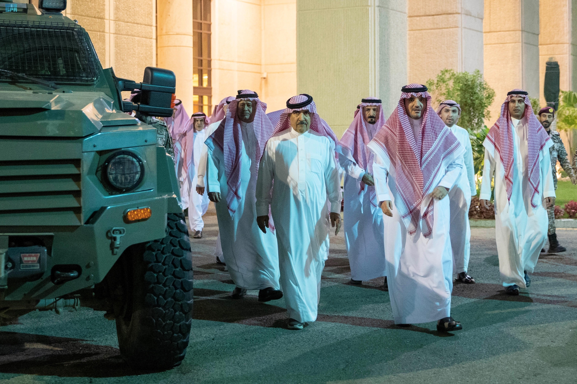 عبد العزيز بن سعود يتفقد قوات "الحج"