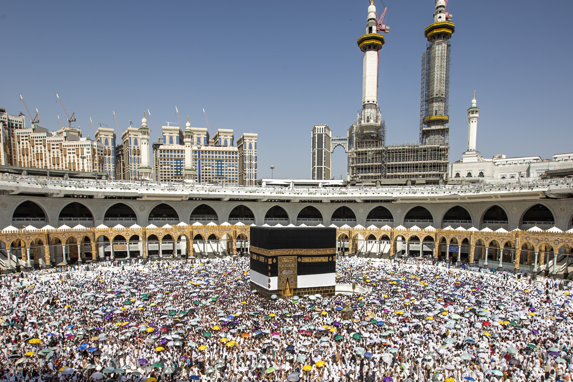 الحجاج يؤدون طواف الإفاضة