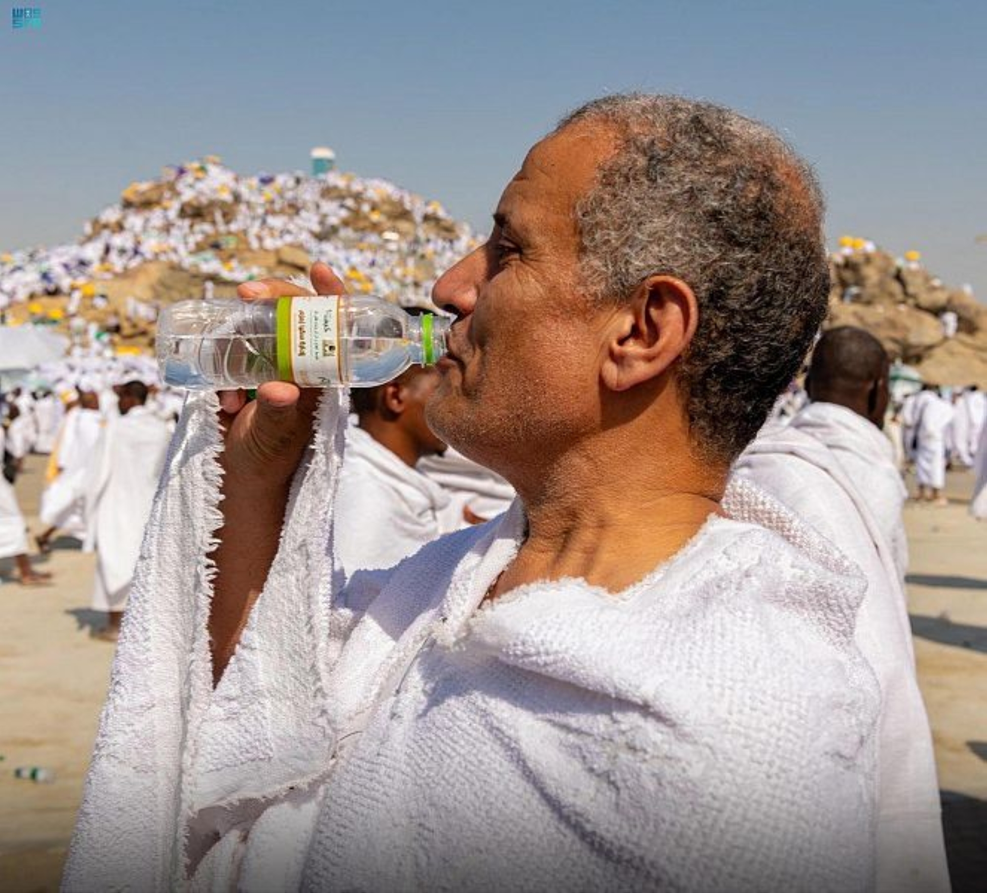 "عبوة ماء".. بطاقة عبور لـ"الجنة"