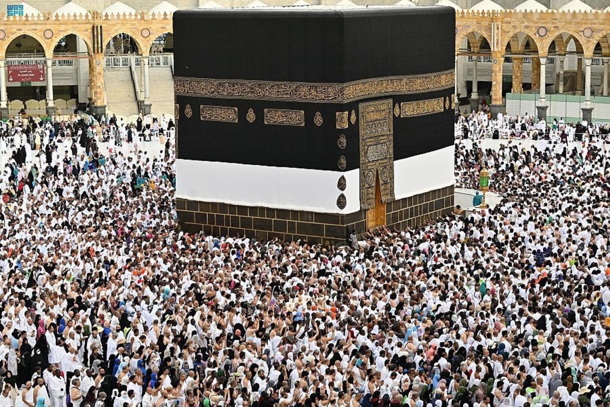 "المتعجلون" يؤدون طواف الوداع