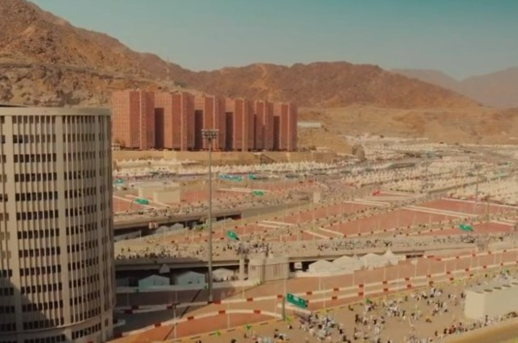 سير الحجاج لرمي الجمرات بـ"التايم لابس"