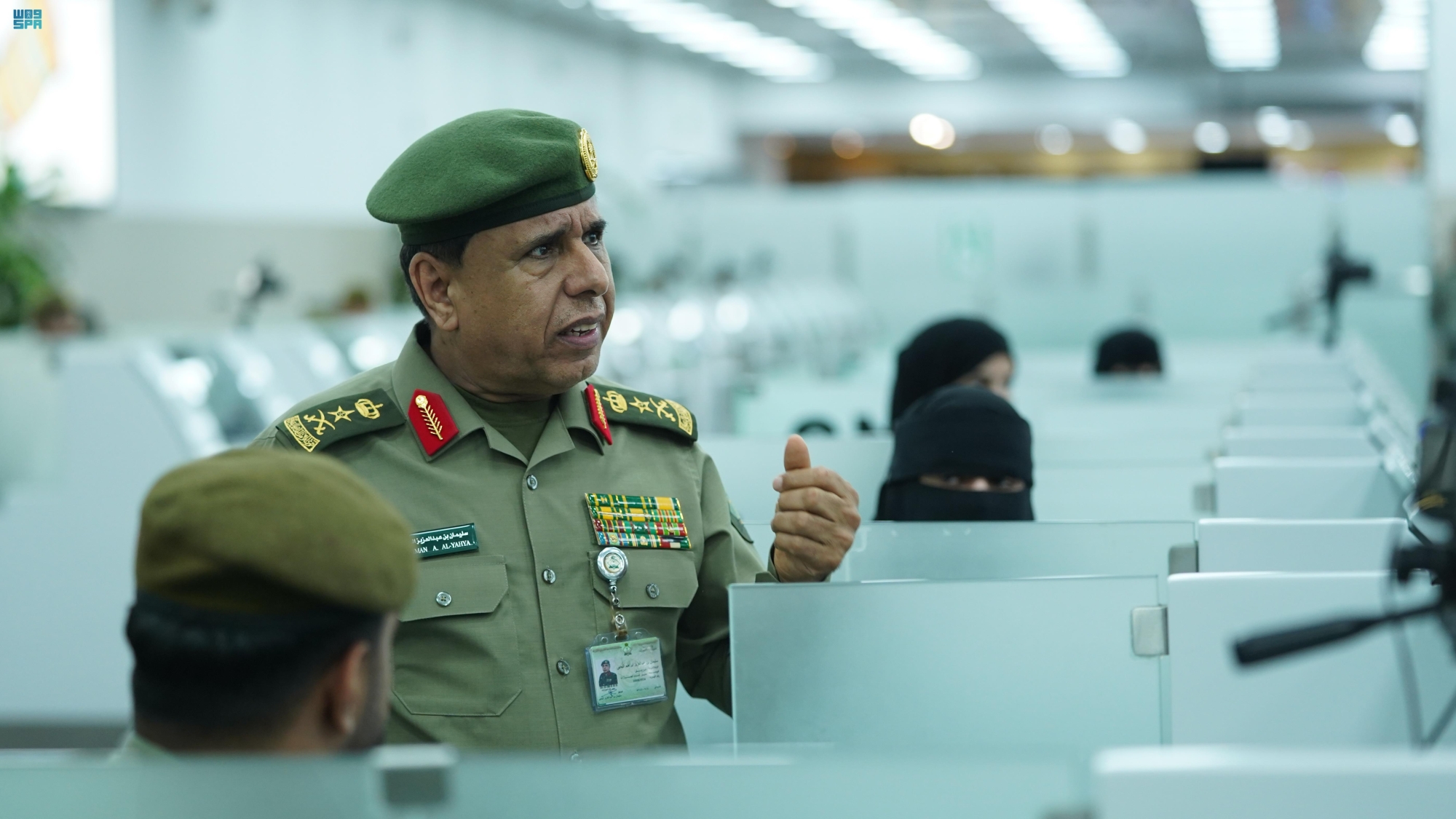 "اليحيى" يتفقد مغادرة الحجاج