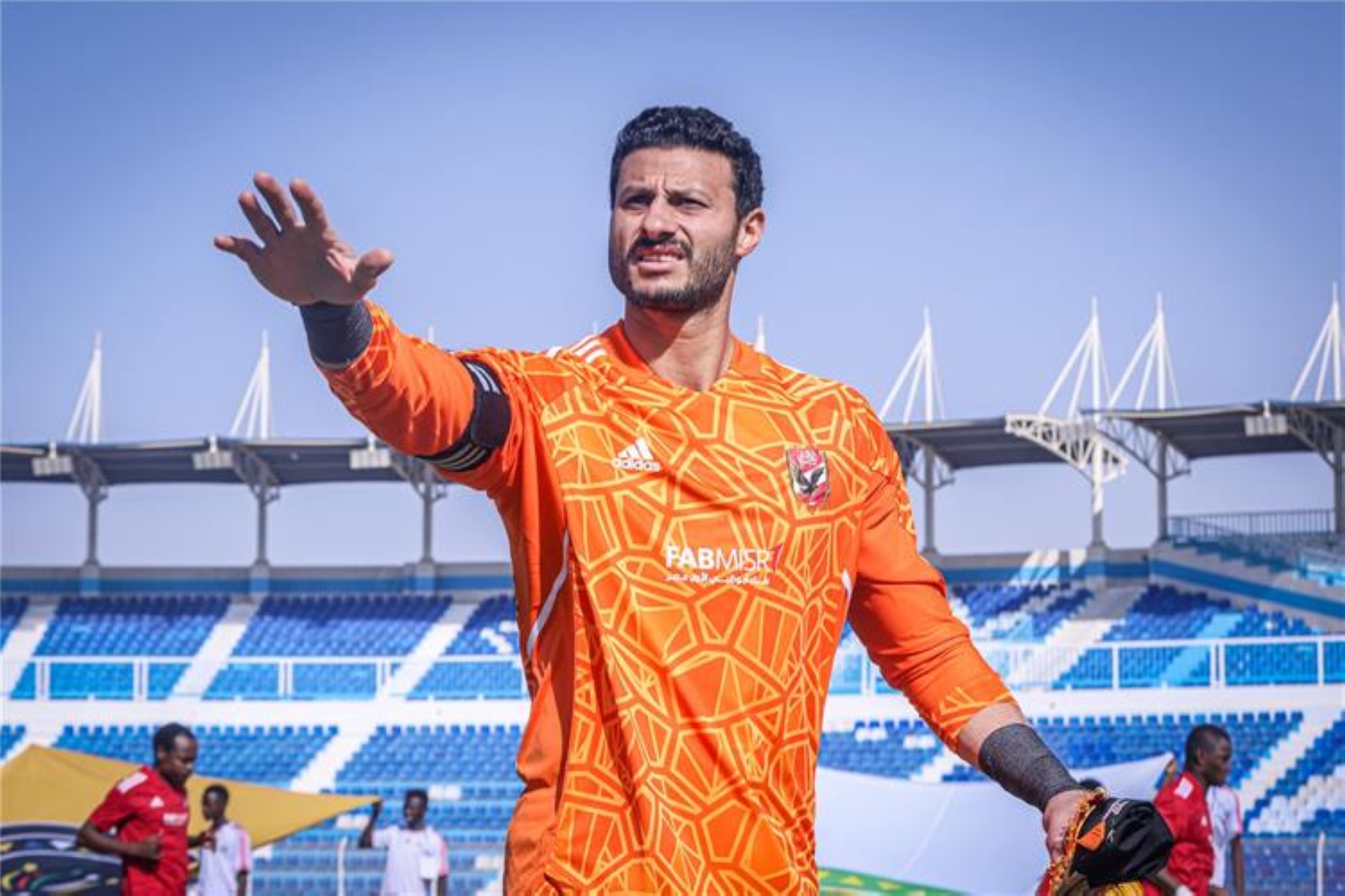 النصر يُجدد اهتمامه بالحارس "الشناوي"