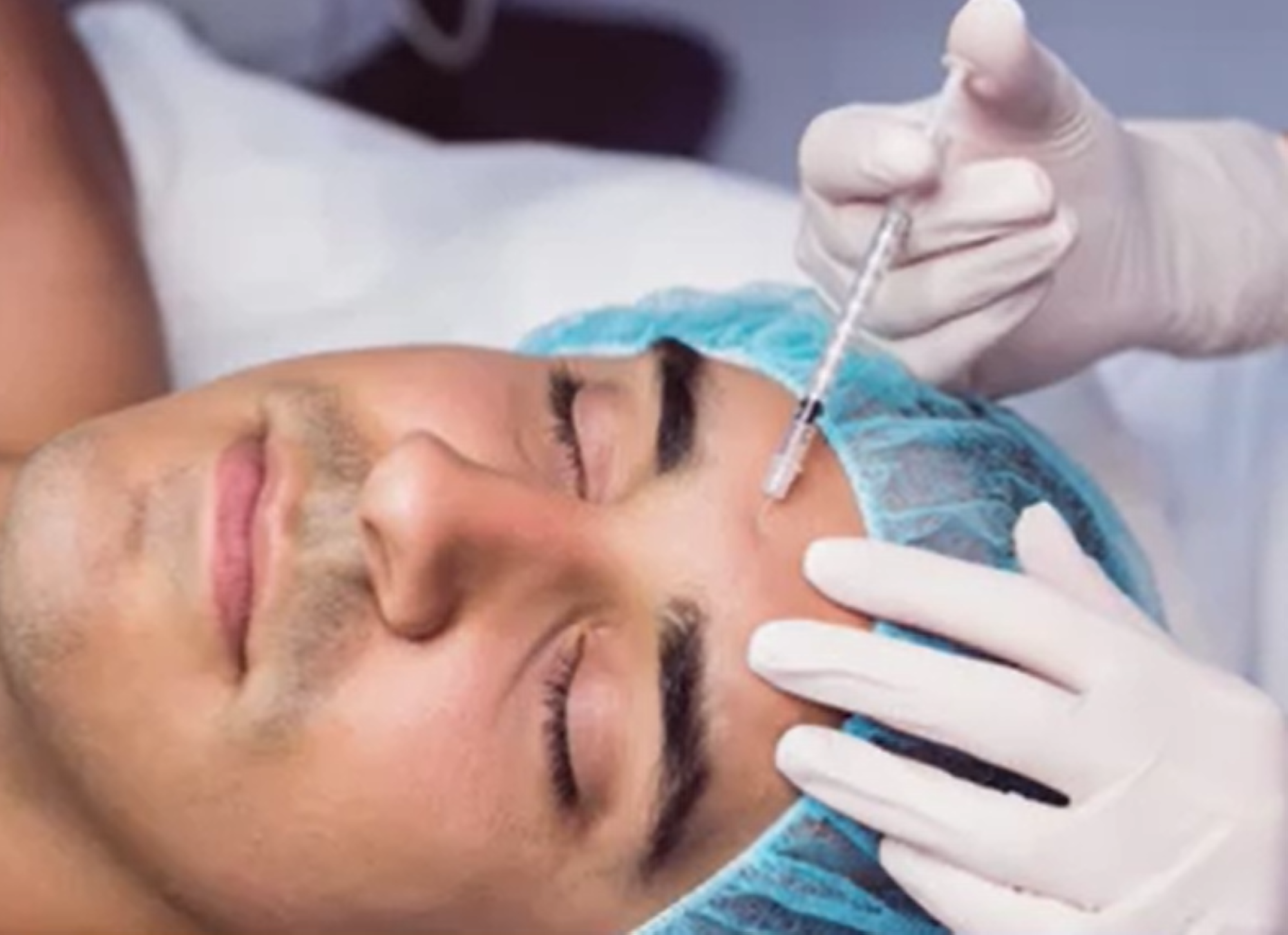"الرجال" يُزاحمون "النواعم" على عيادات التجميل