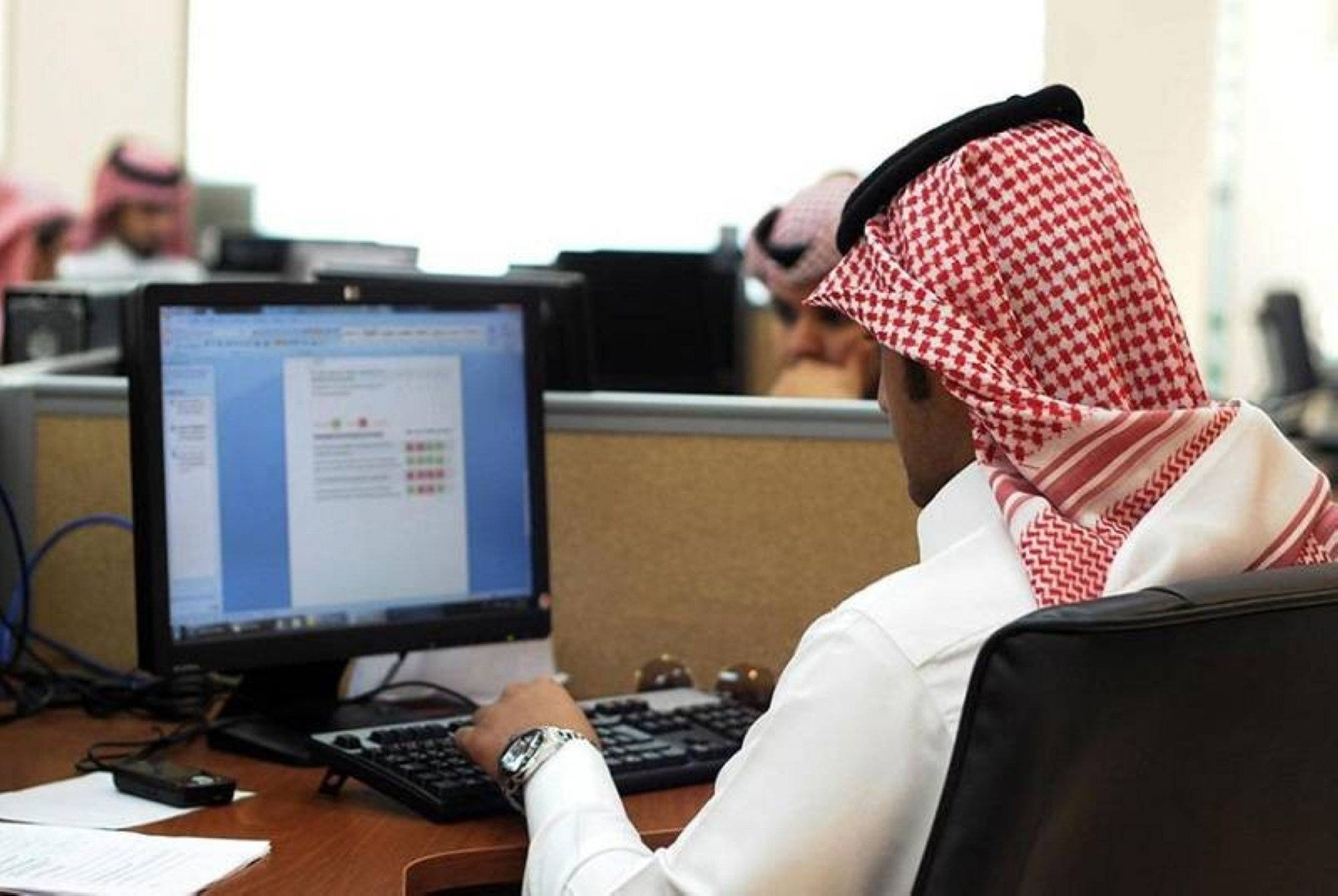 سريان توطين مهن وأنشطة في المدينة وجازان