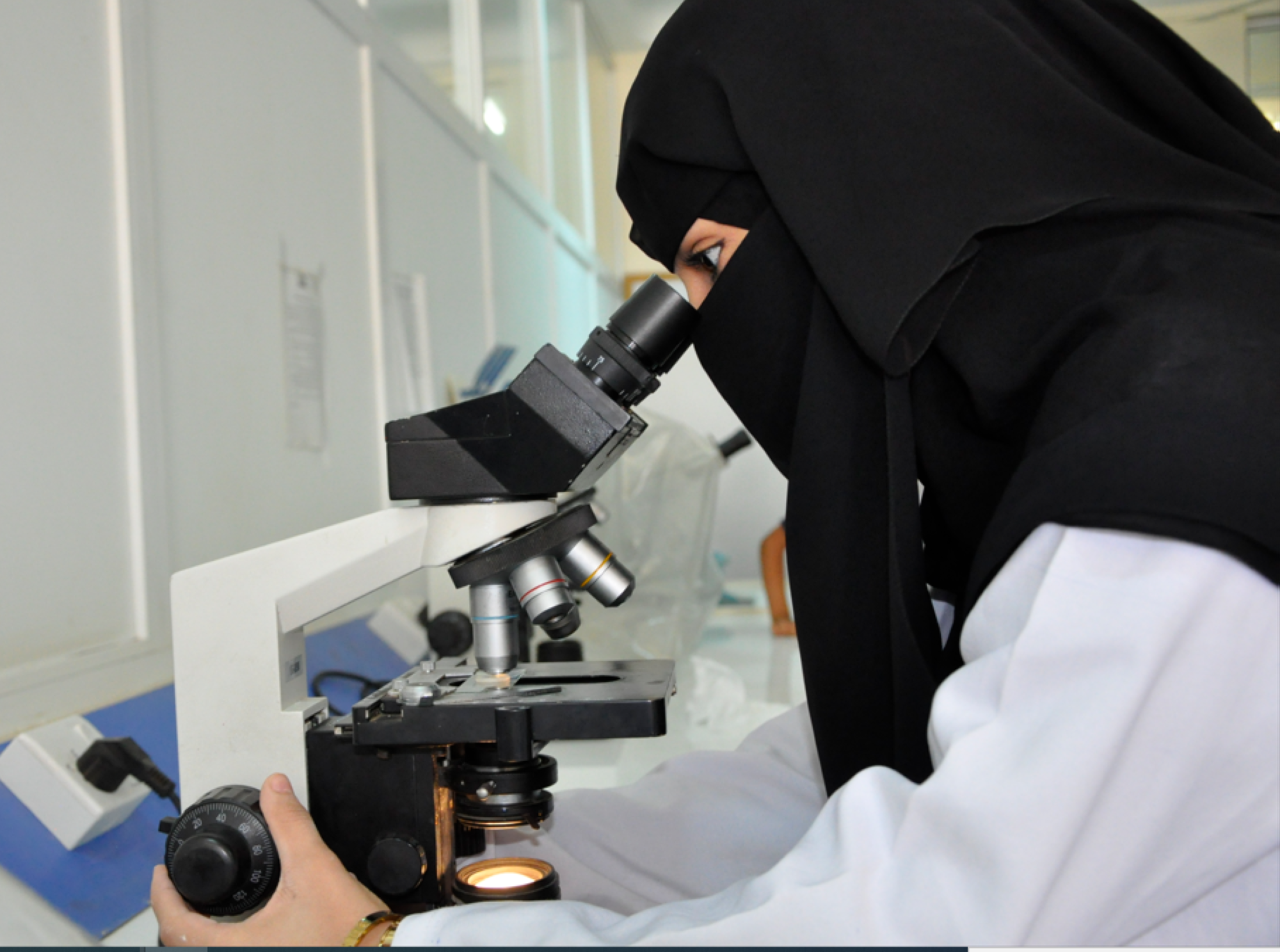 اشتراطات جديدة للمختبرات "الطبية والتجميلية"