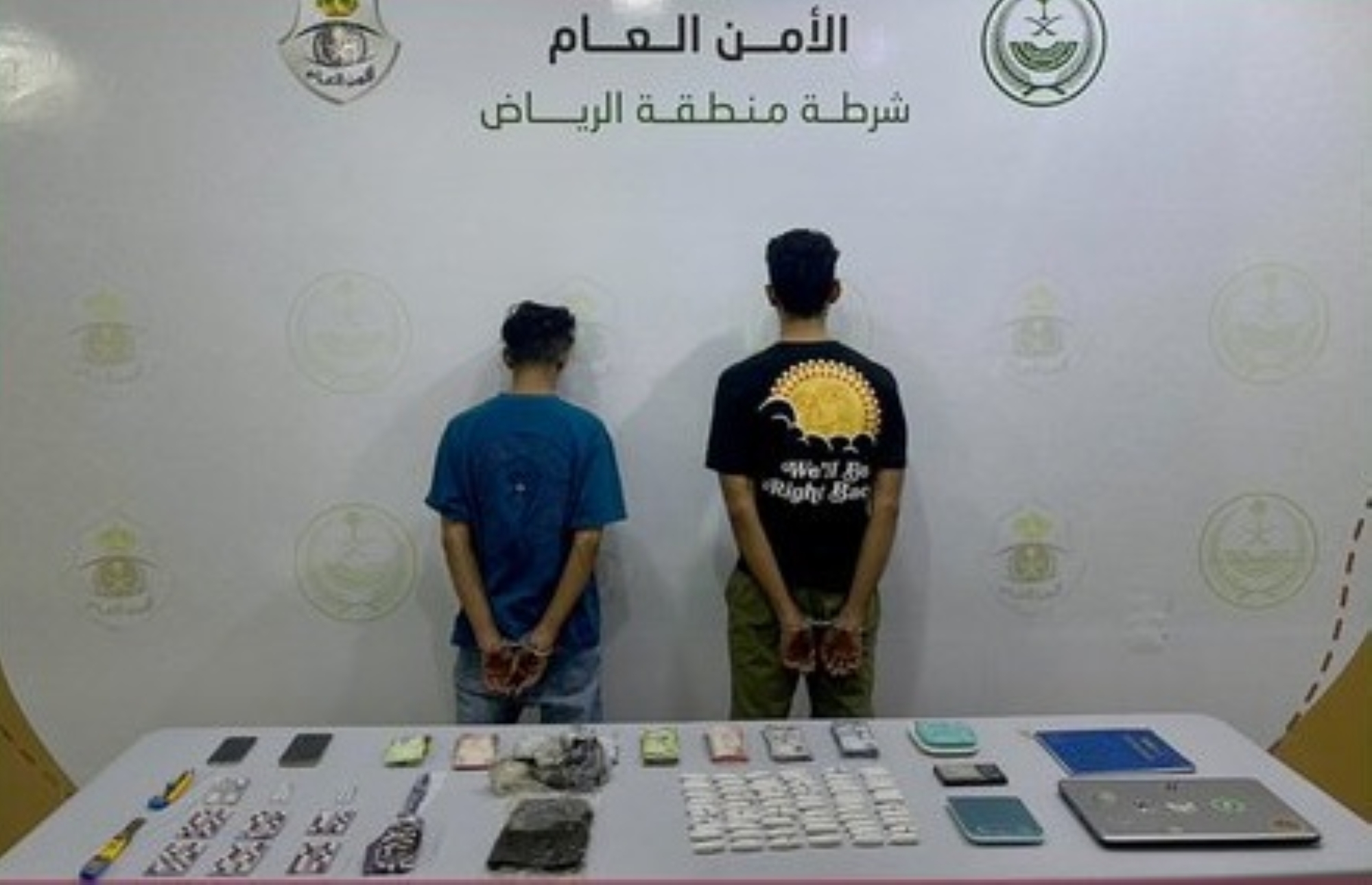 الإطاحة بمخالف و3 مواطنين لترويجهم مواد مخدرة