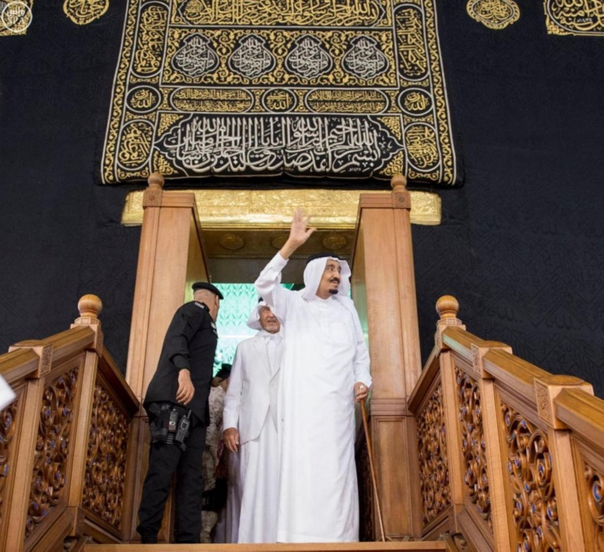 "كرسي الملك سلمان" يصدر كتاب "باب الكعبة"
