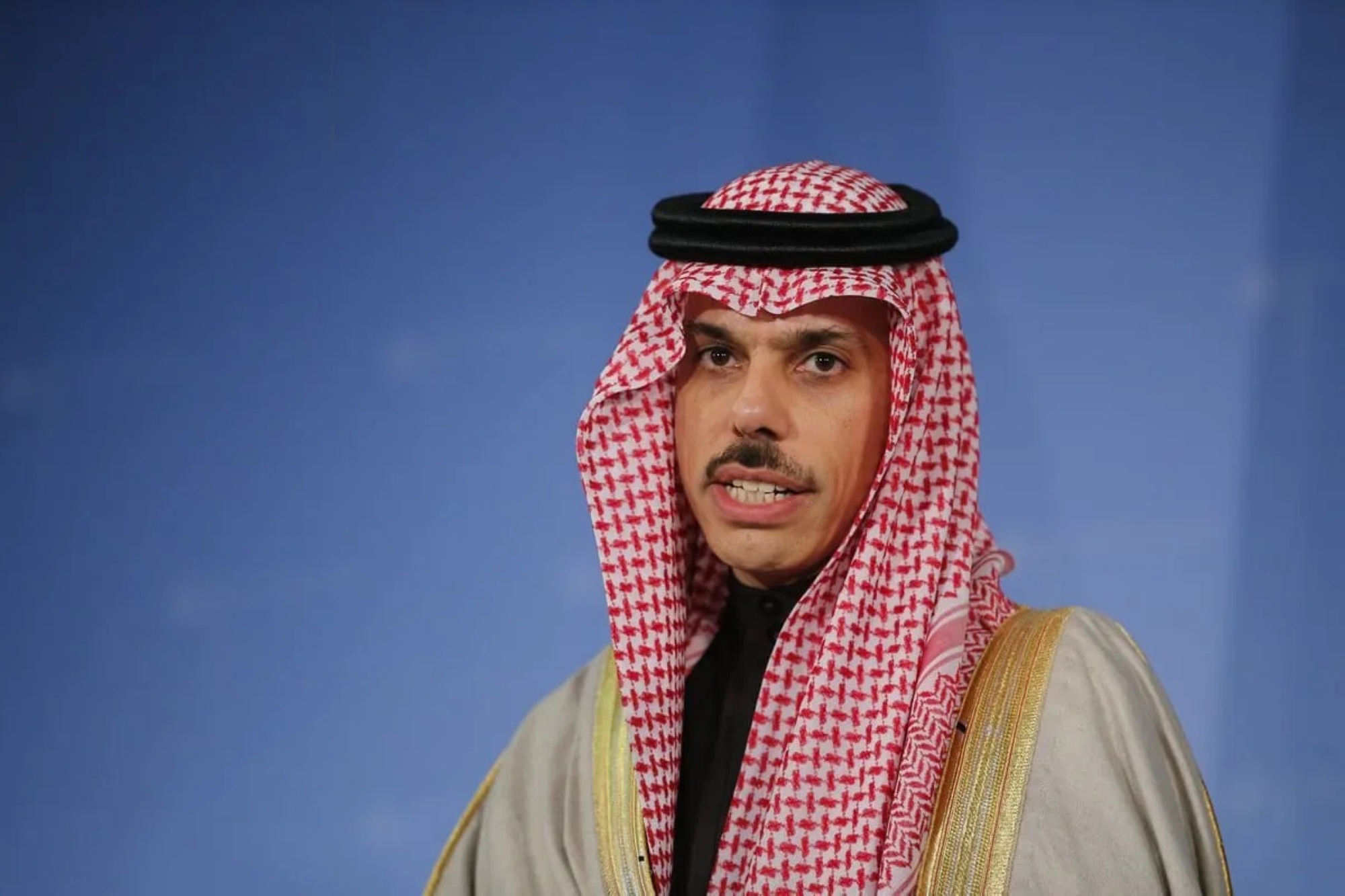 "بن فرحان" يبحث تطوير العلاقات مع "سعيدوف"