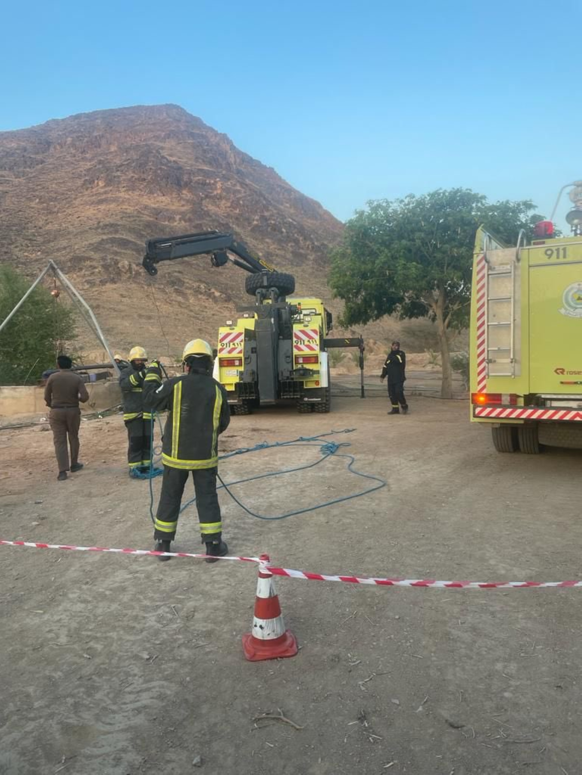 "مدني القويعية" ينقذ شخصًا سقط في بئر