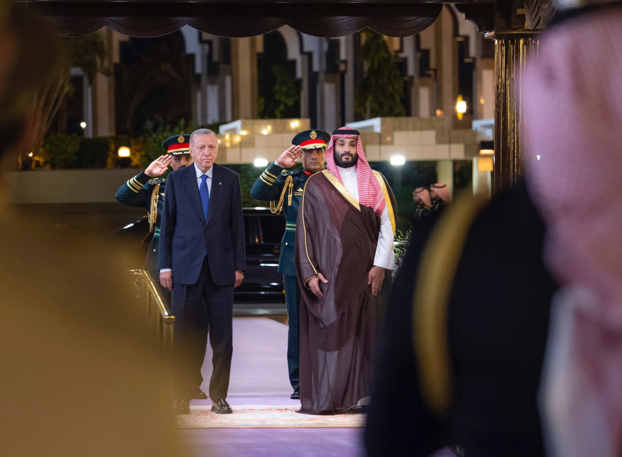 ولي العهد يجري مباحثات مع الرئيس التركي بجدة