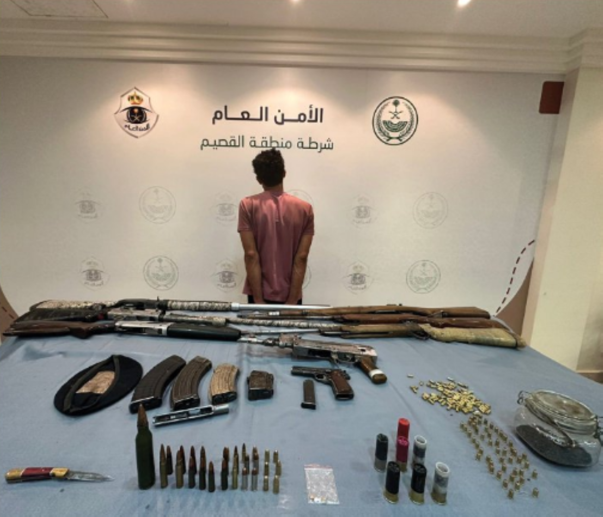 إطاحة مواطن بحيازة "مخدرات وأسلحة"