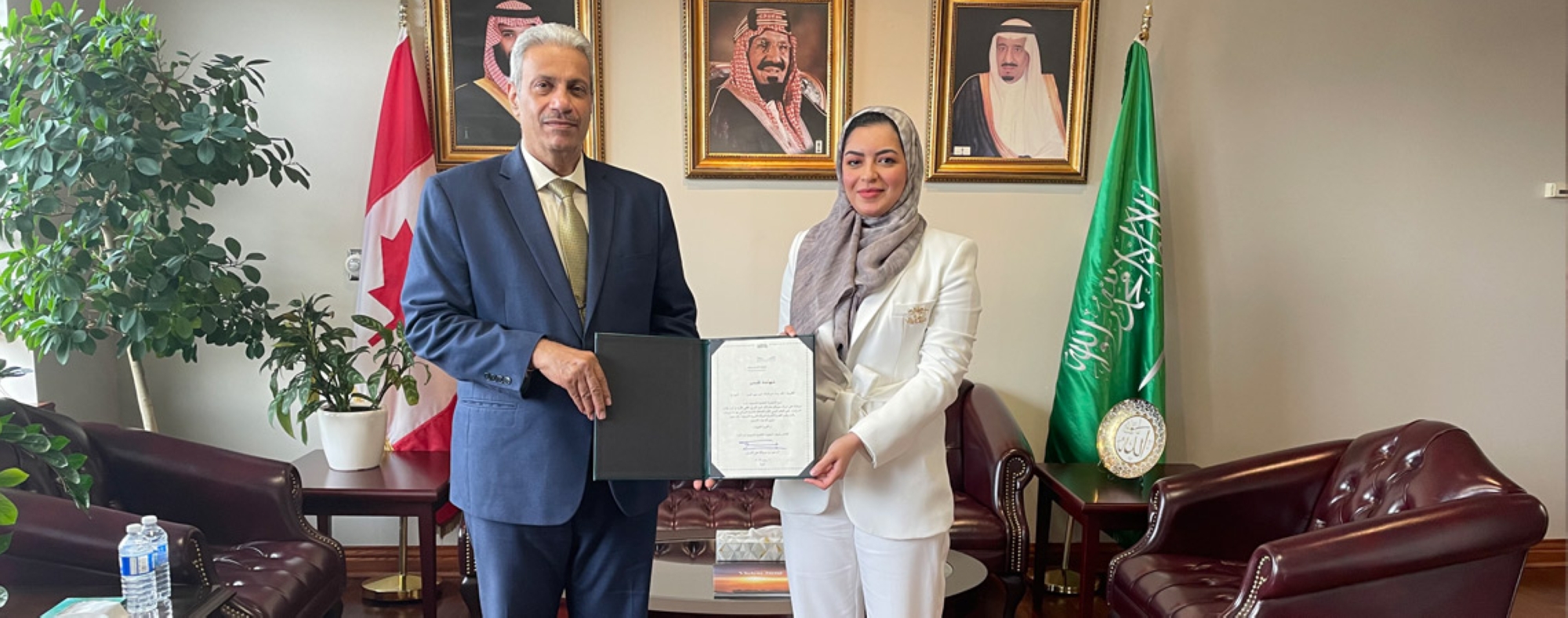 "سعودية" تشارك بأول عملية لـ"الشبكية الوراثية" بكندا