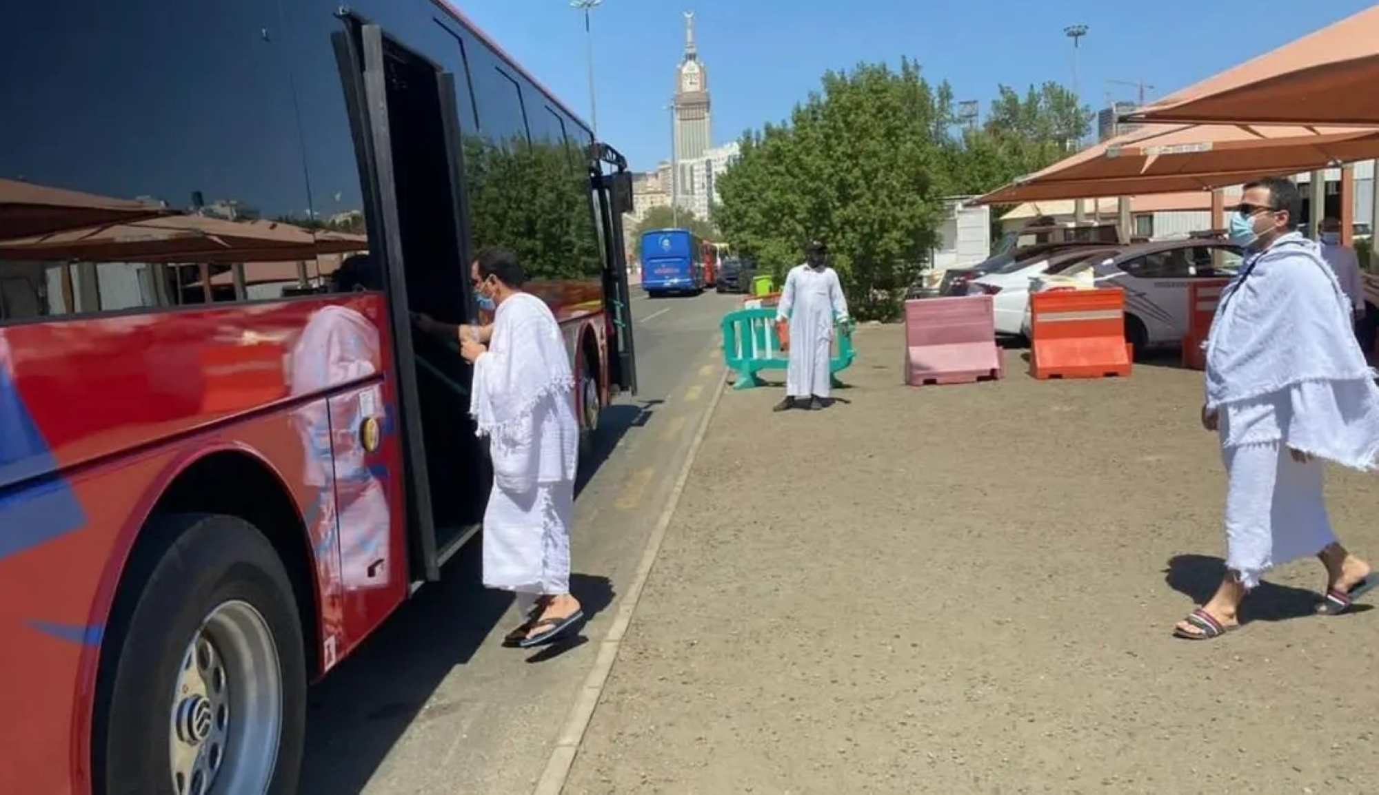 6 التزامات على شركات نقل معتمري الخارج
