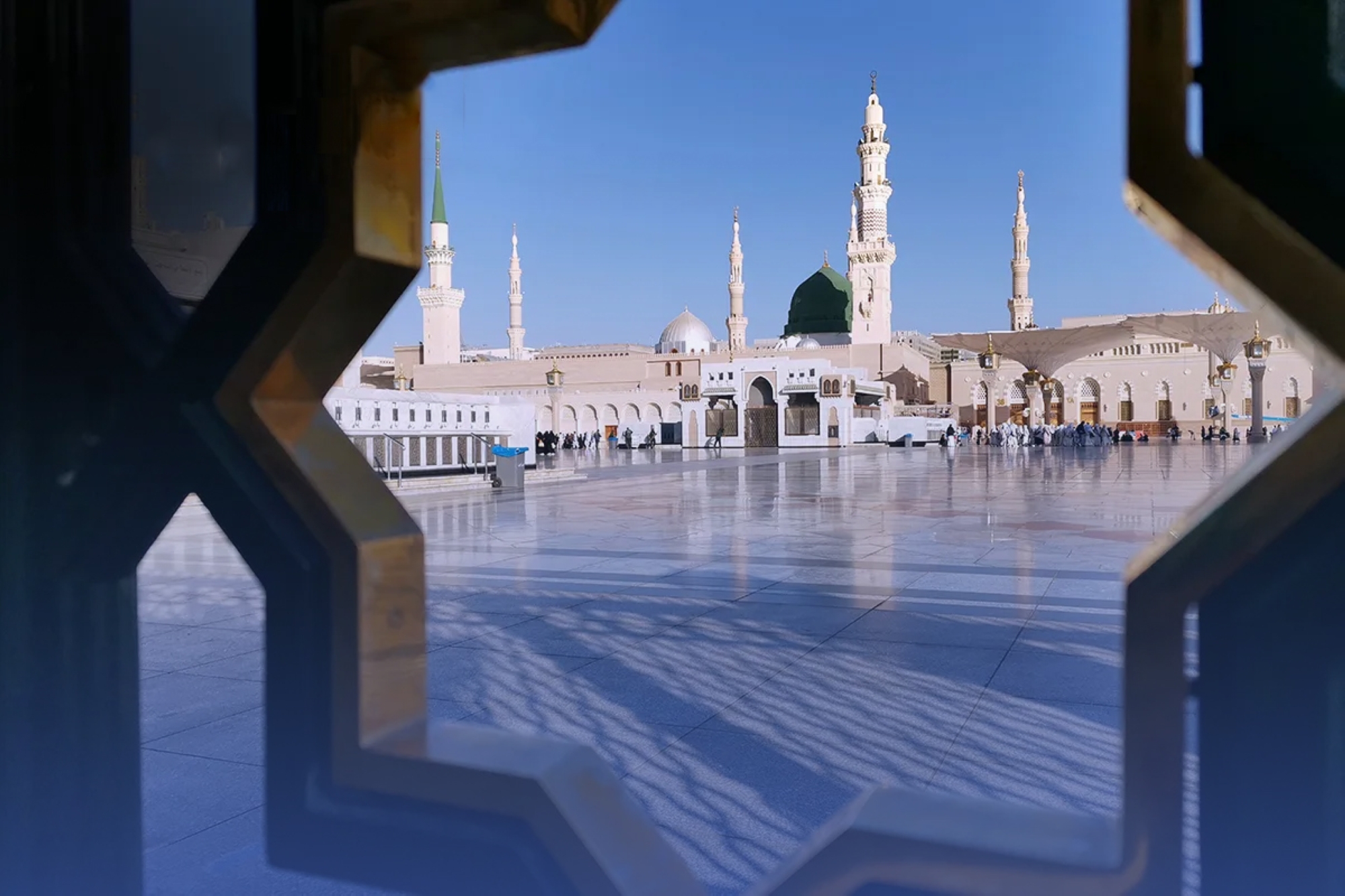 تكليف سارة الحيسوني مساعدًا لـ"السديس"
