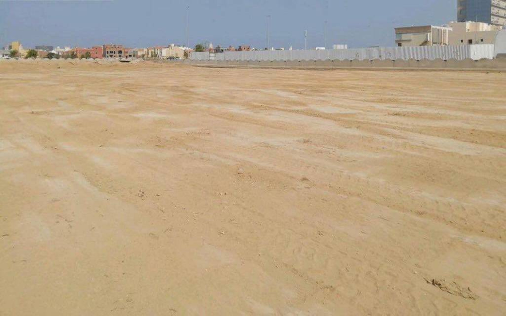 أمانة نجران تبدأ تطبيق تسوير الأراضي الفضاء