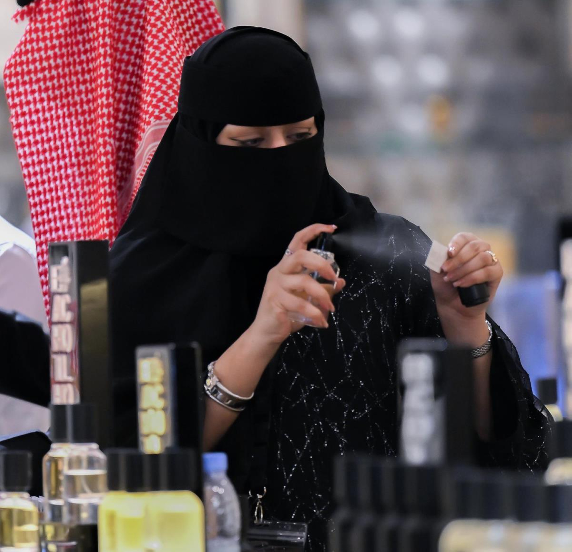 "عطر.. ومطر"